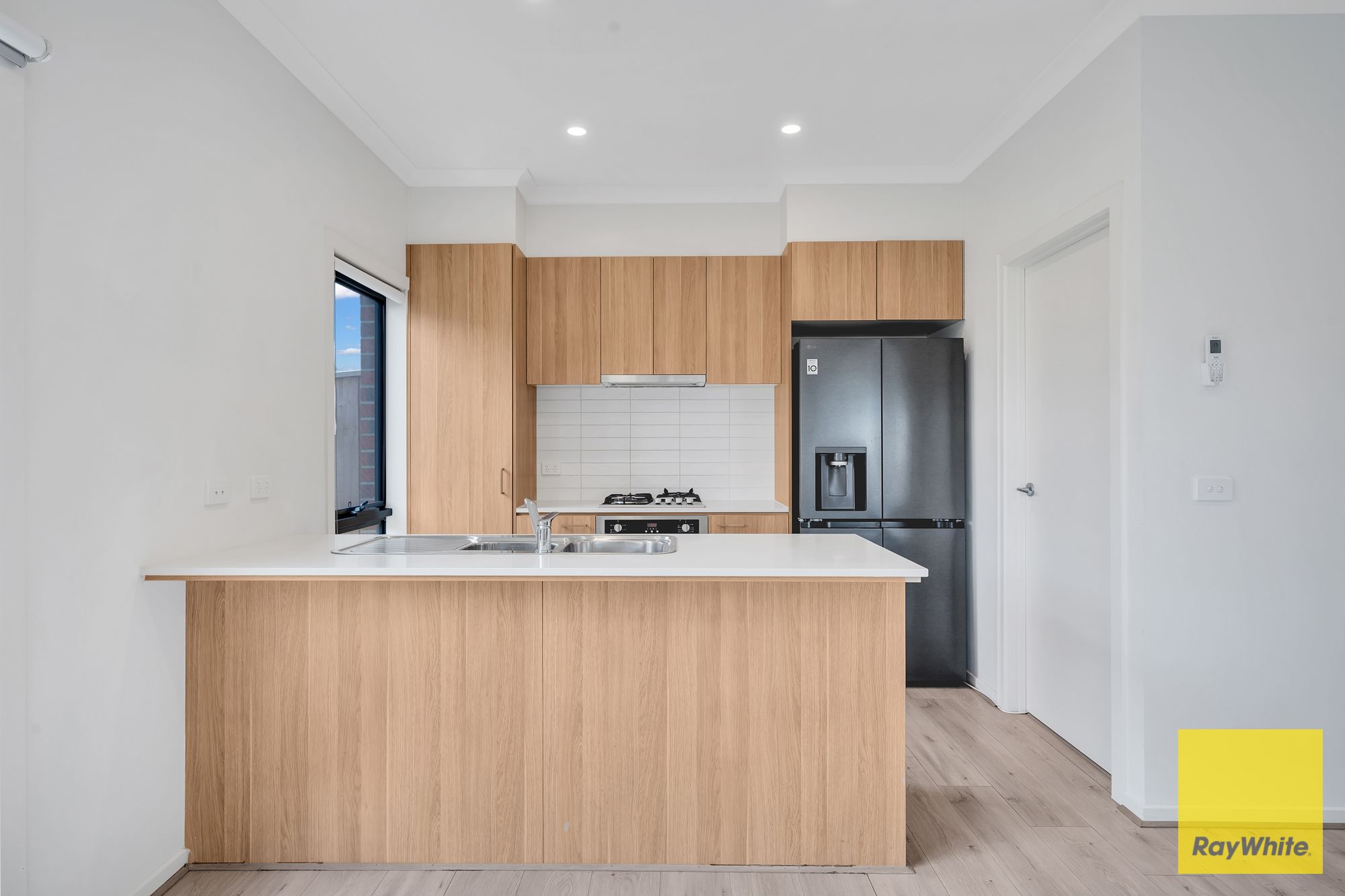 8/4 Westonbury Drive — photo 5 of 30