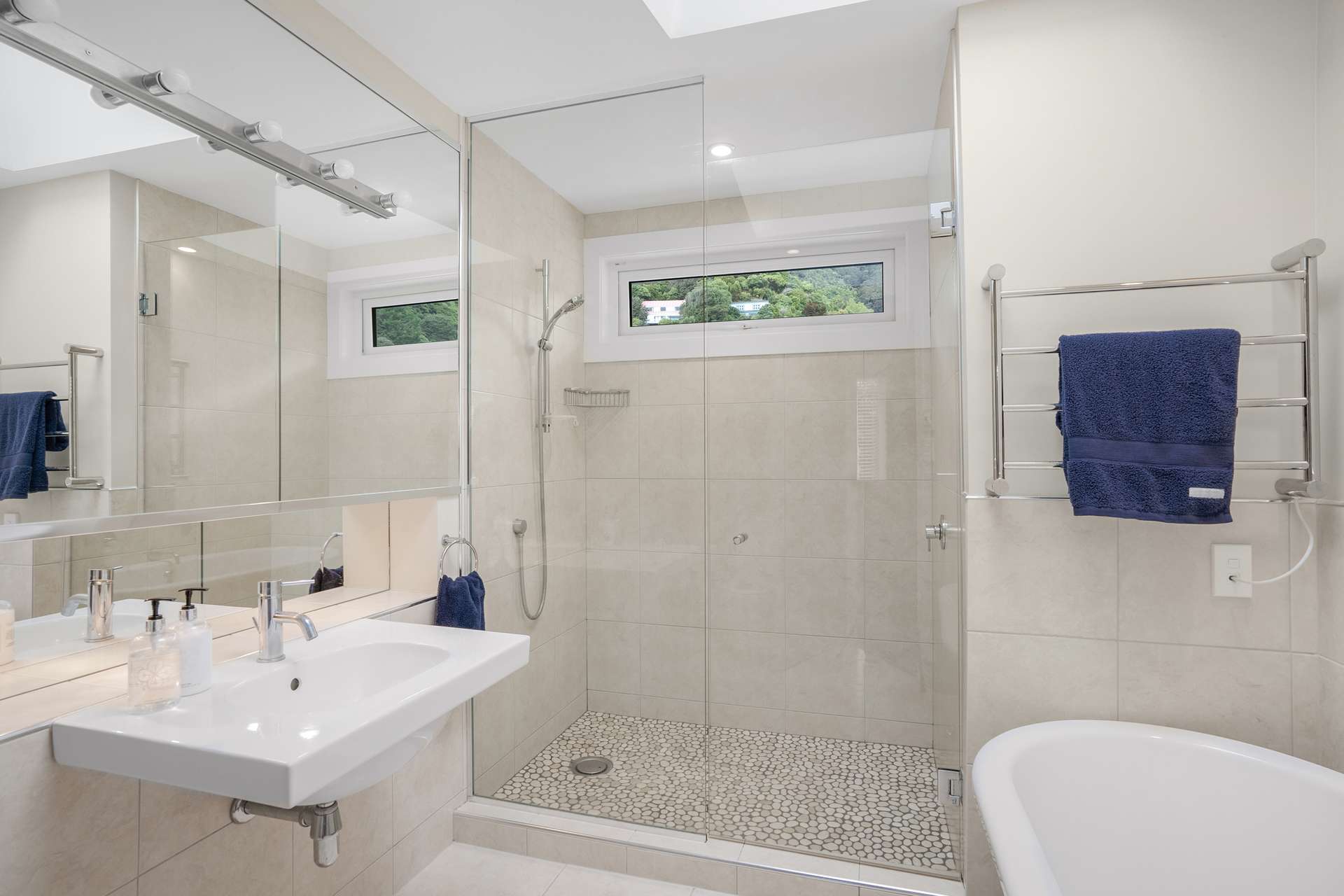 411 Muritai Road photo 14