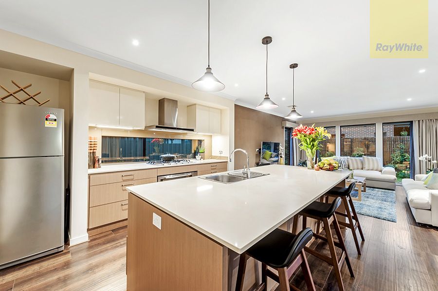 19 Scoria Circuit, Craigieburn, VIC 3064