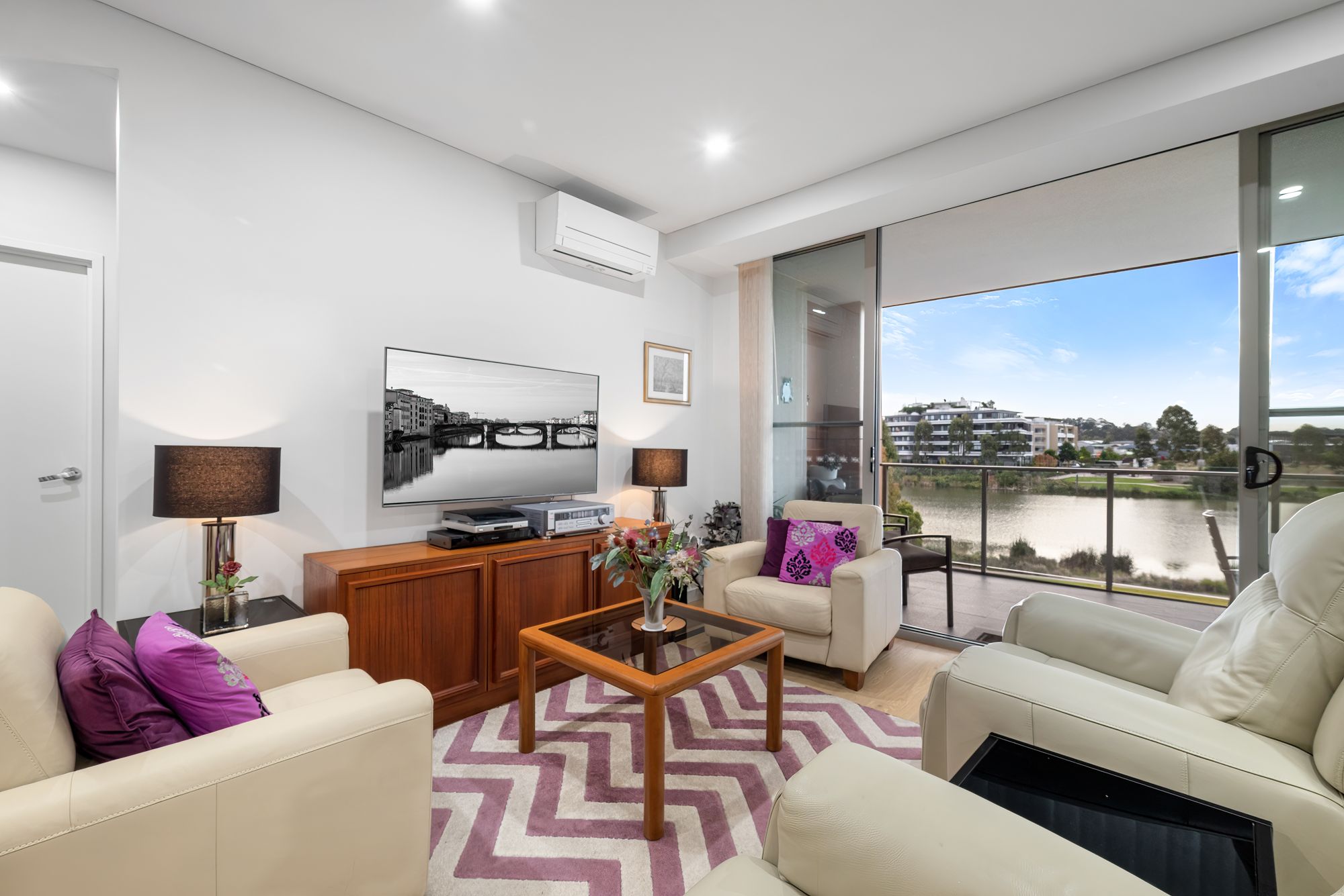 303/98 Lakeside Parade, JORDAN SPRINGS, NSW 2747