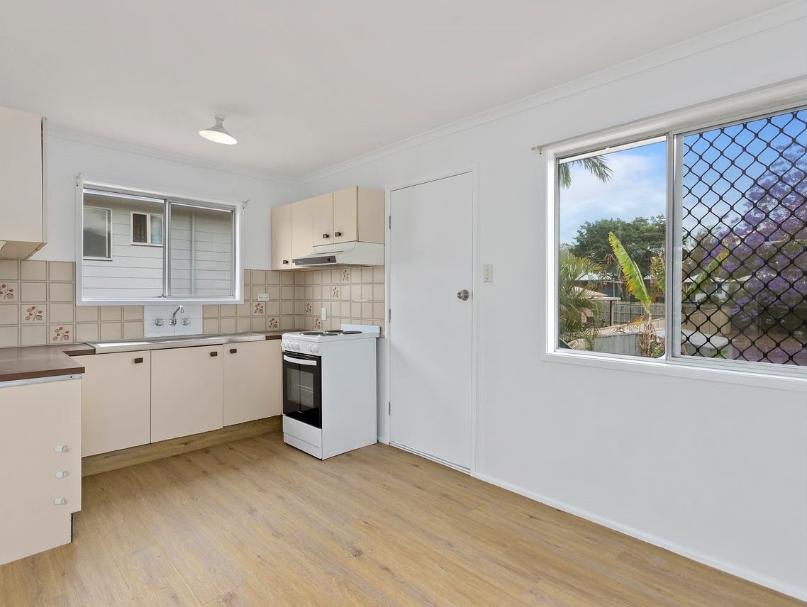8 Jones Street, Bundamba, QLD 4304