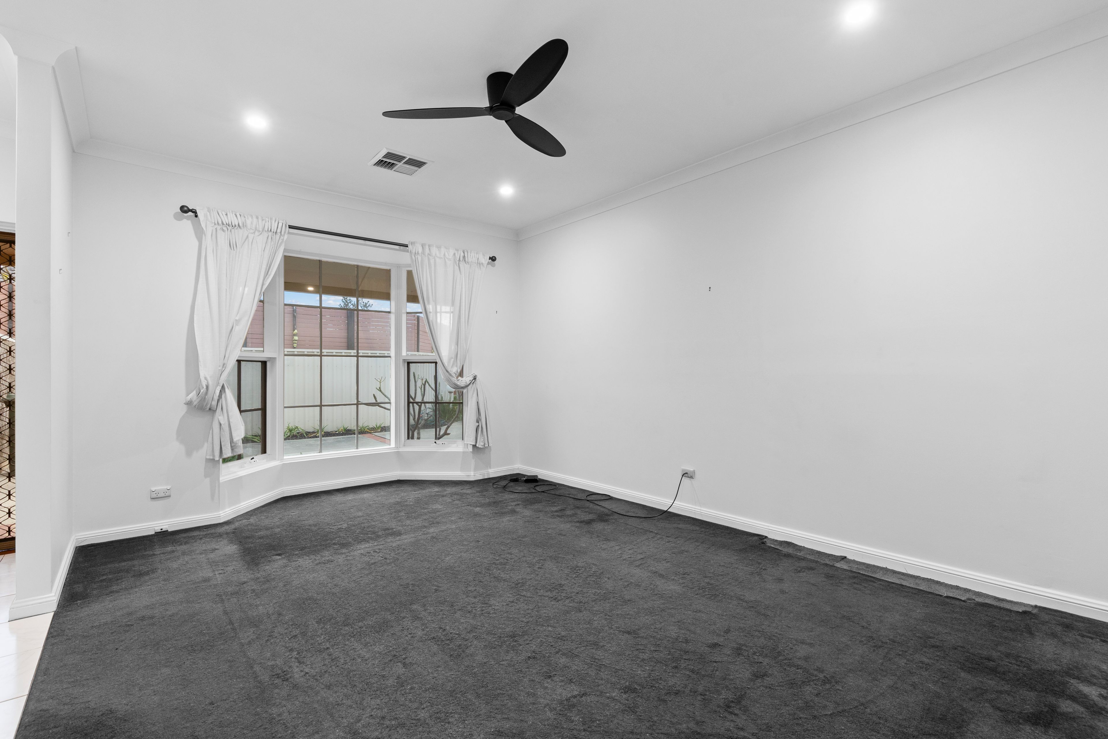 4/5 Henley Avenue — photo 2 of 13
