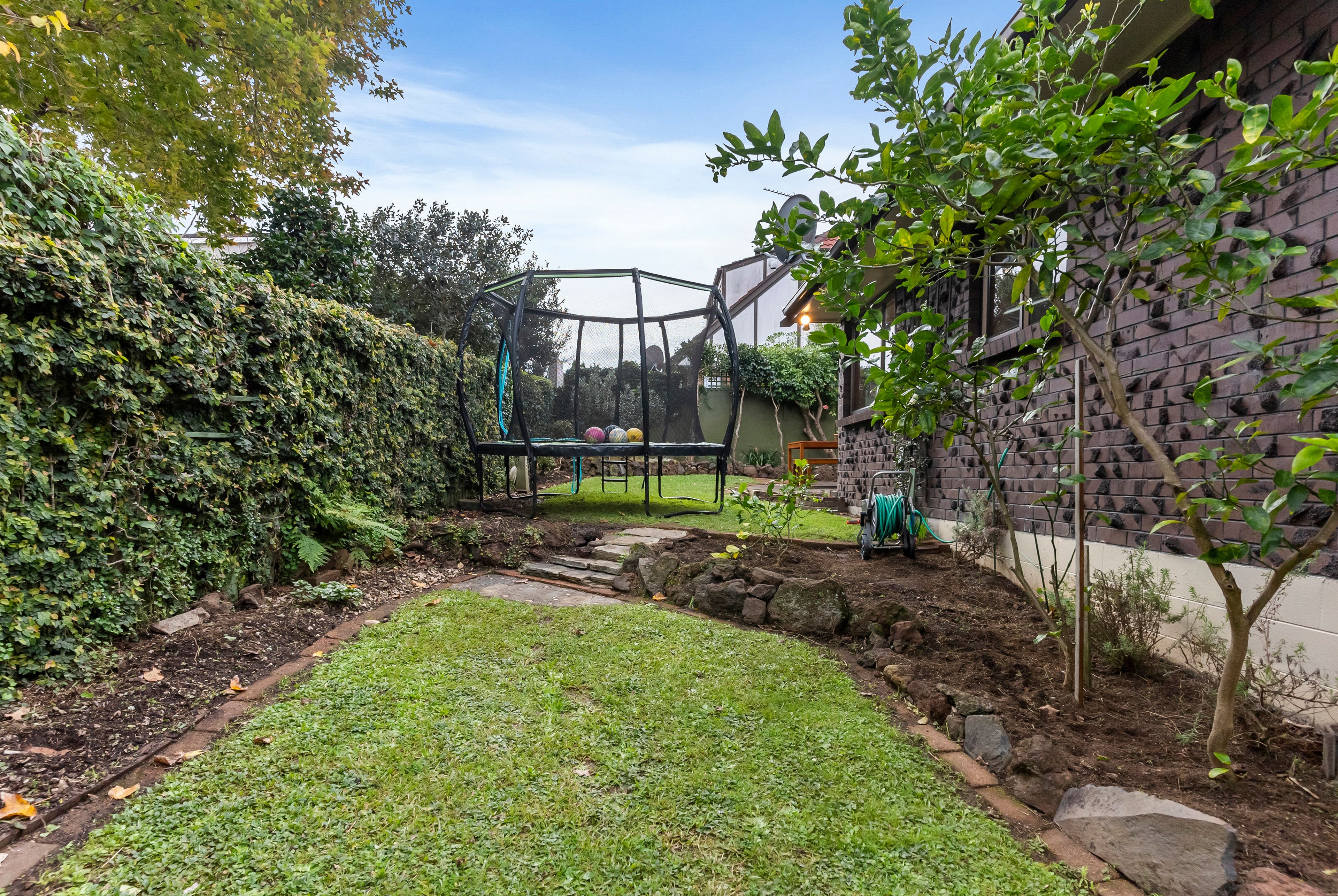2/11 Regia Close, Half Moon Bay, Manukau City