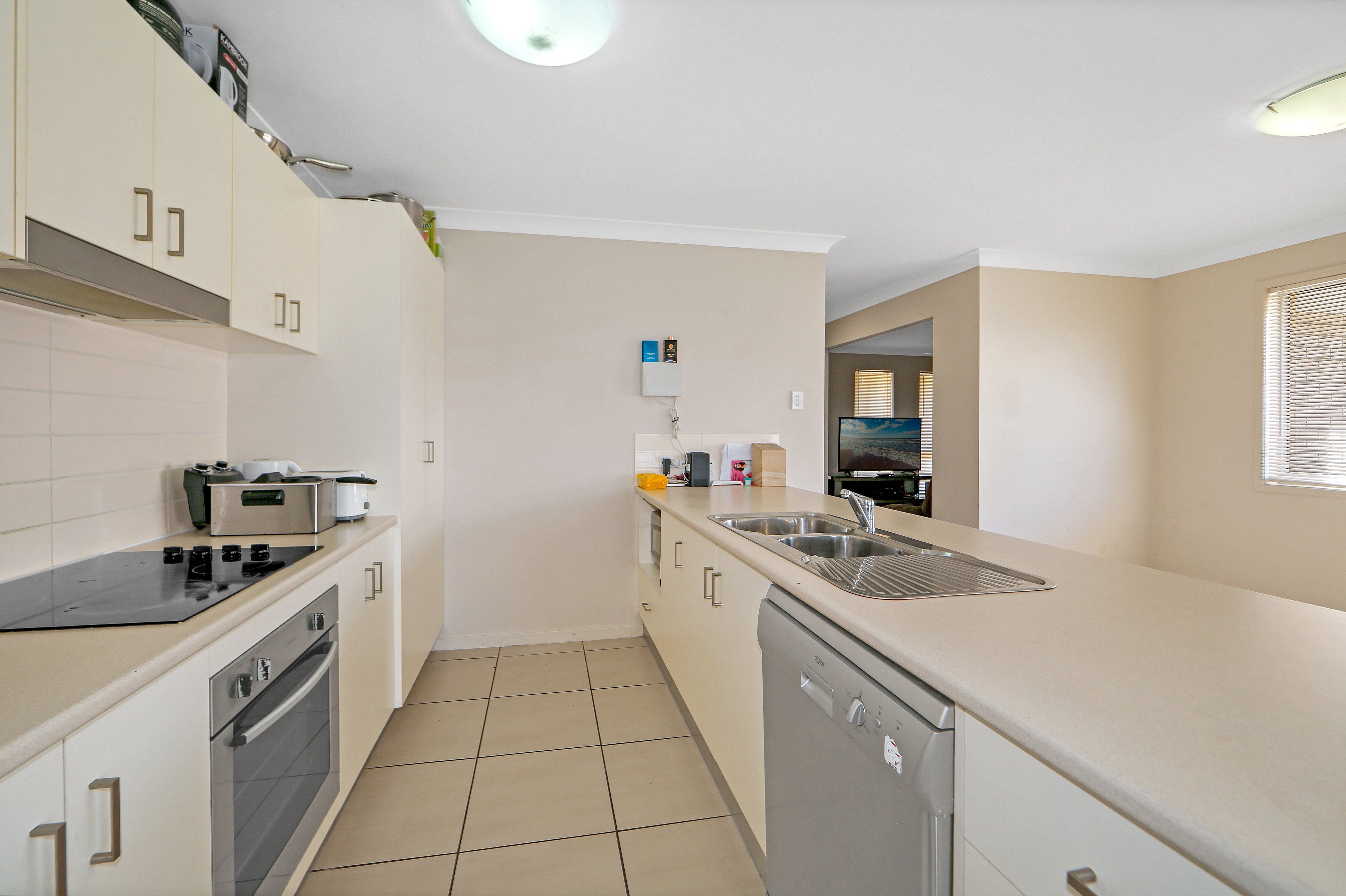 60 Neville Drive, Branyan, QLD 4670