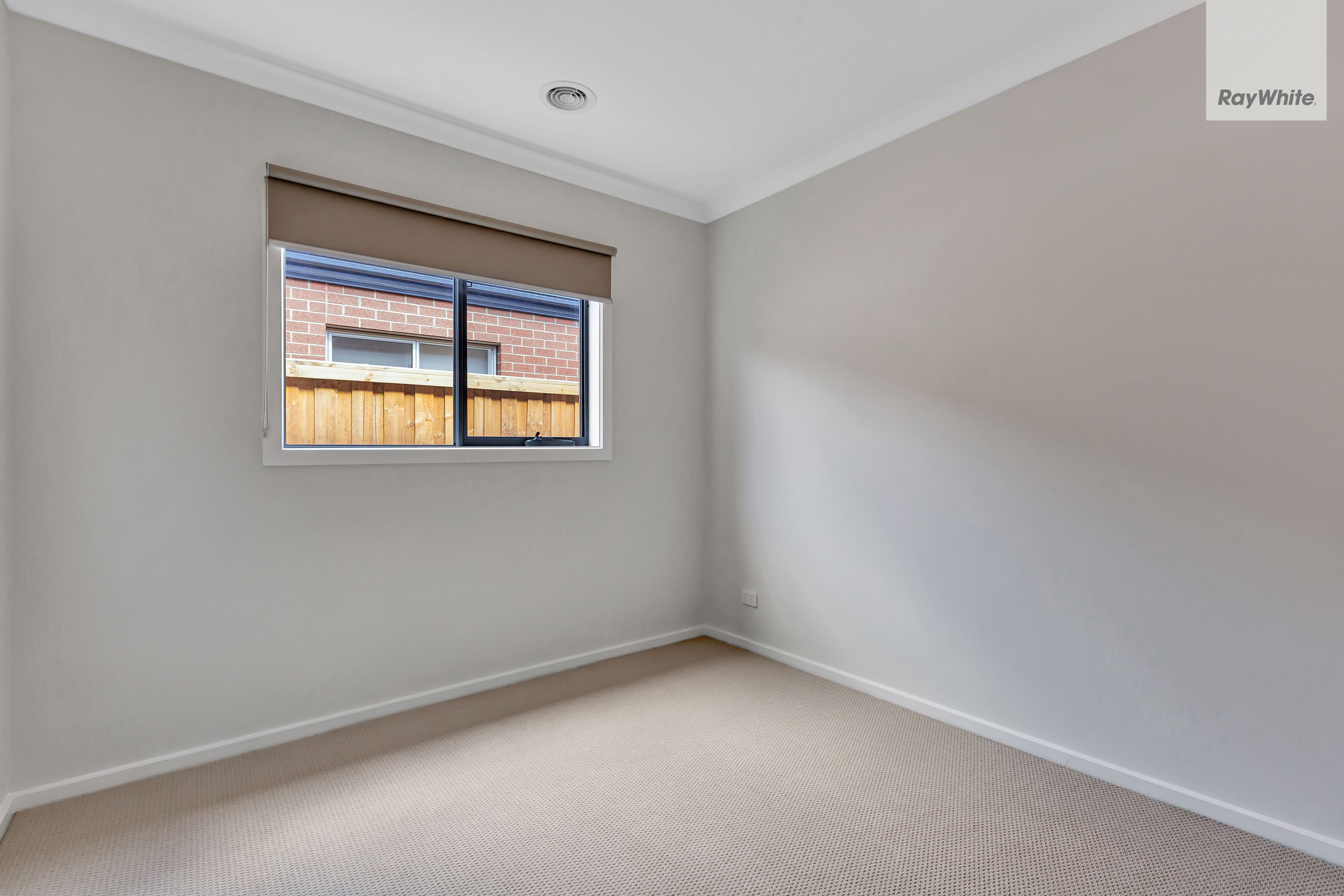 44 Mallaig Drive — photo 9 of 12