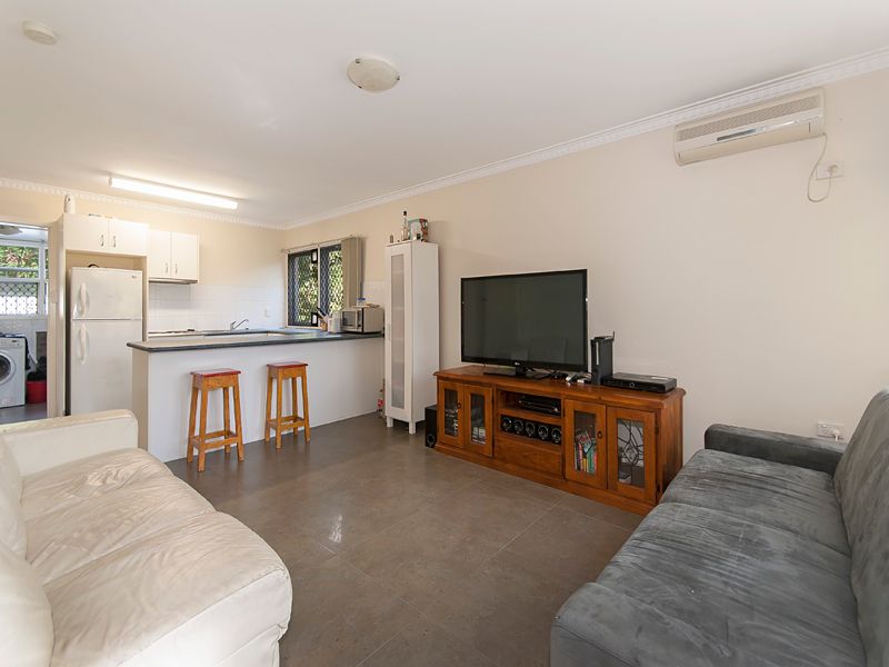 2/845 Logan Road, Holland Park West, QLD 4121