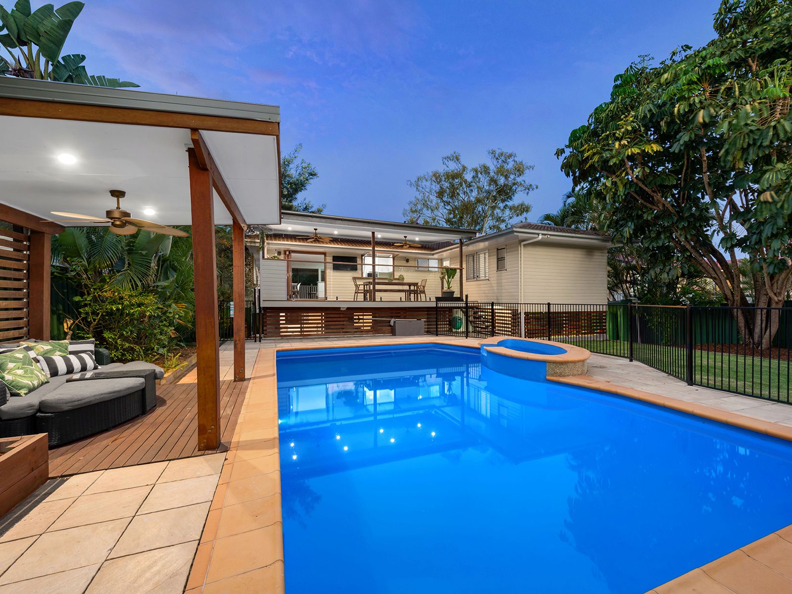 127 Douglas Street, Oxley, QLD 4075