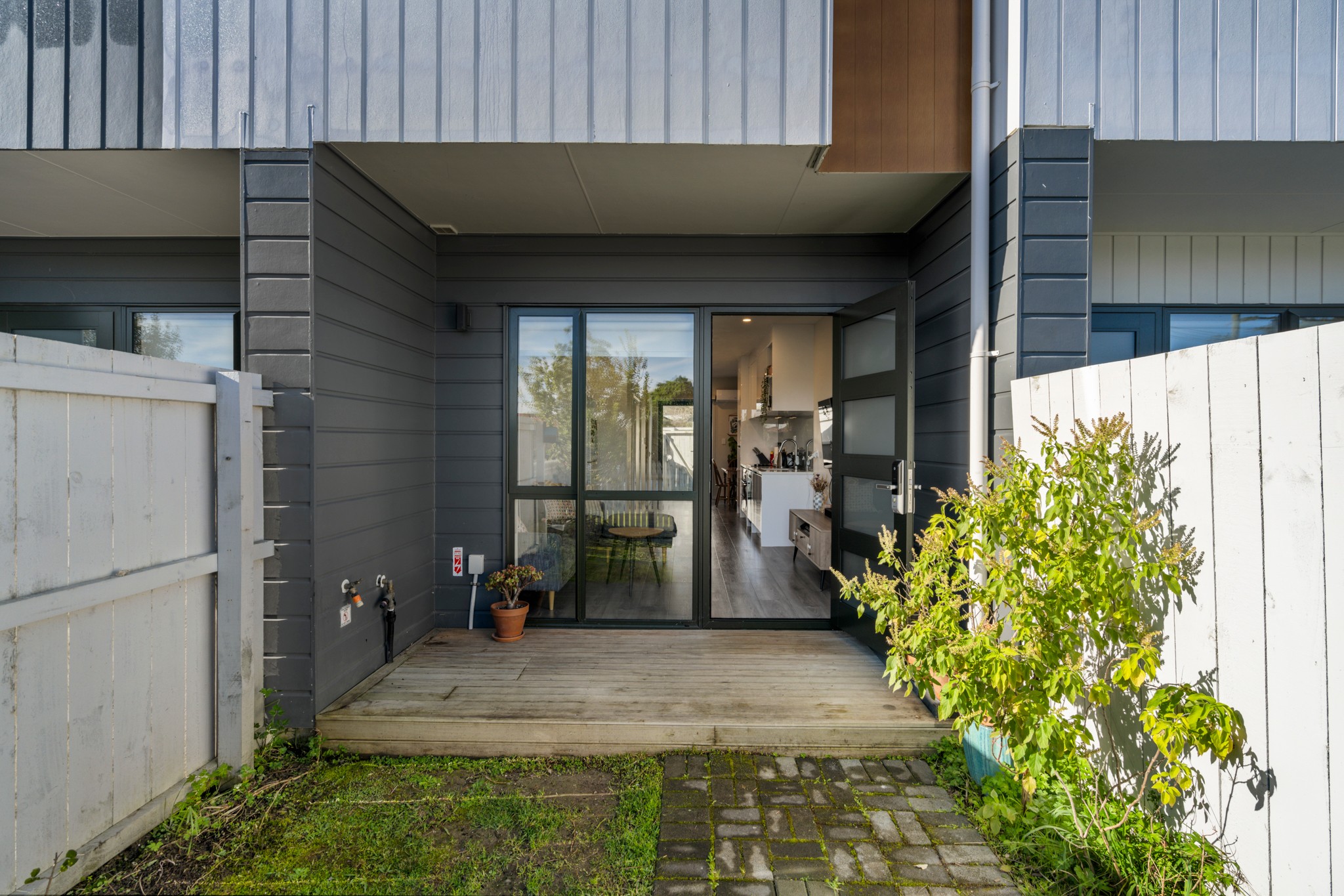 8/24 Tara Road, Henderson, Waitakere City