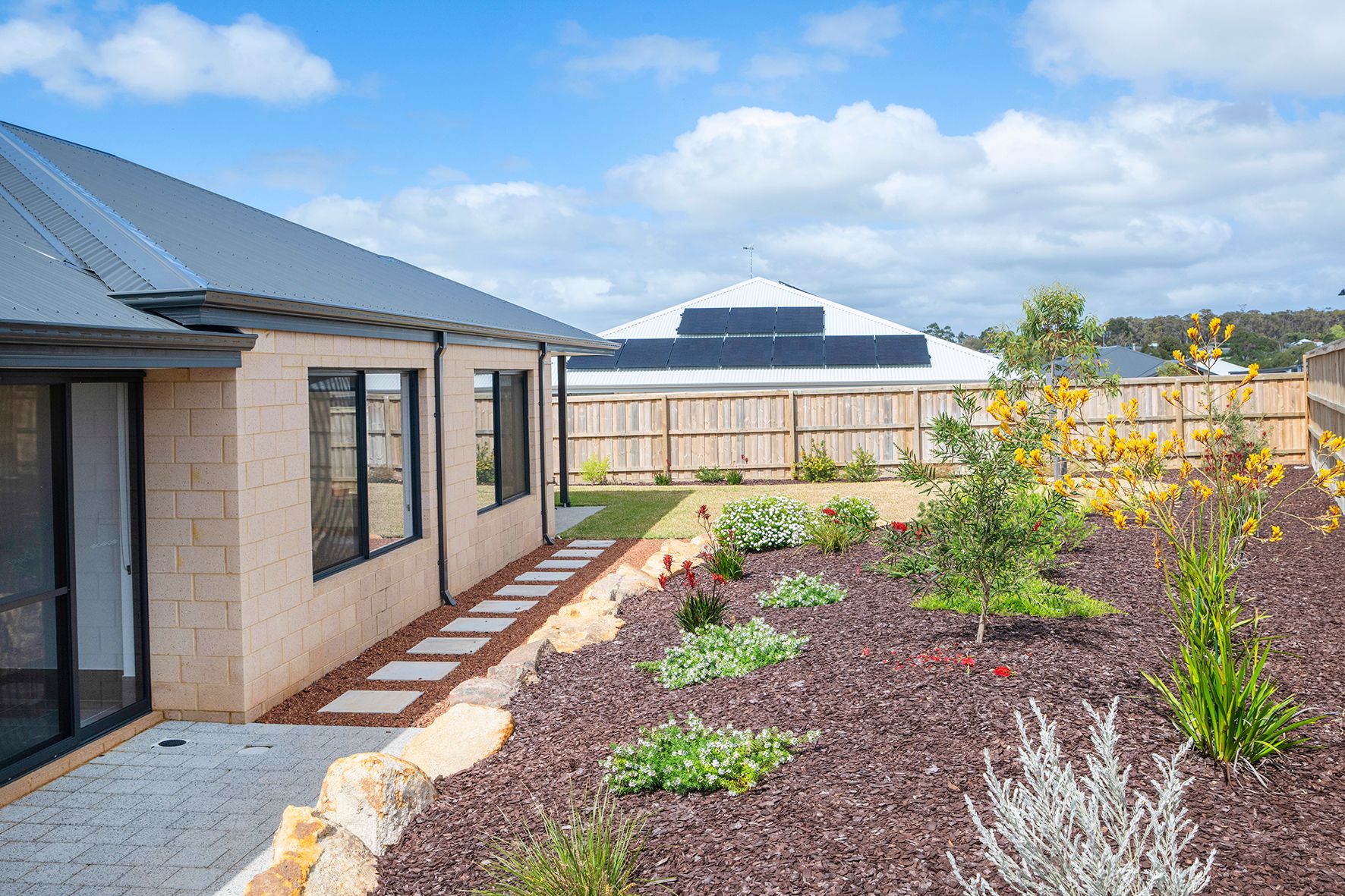 4 Maclaren Crescent — photo 3 of 15