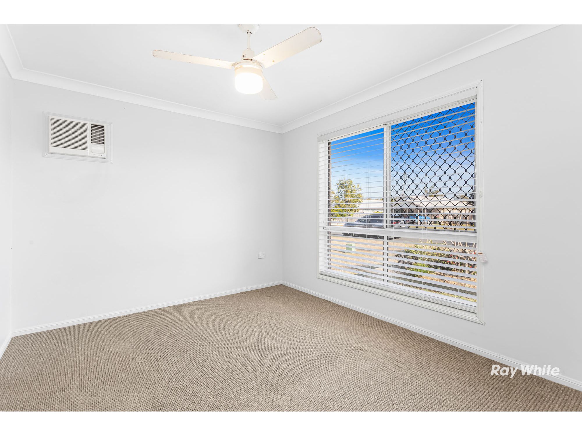 6 Rowe Crescent — photo 12 of 12