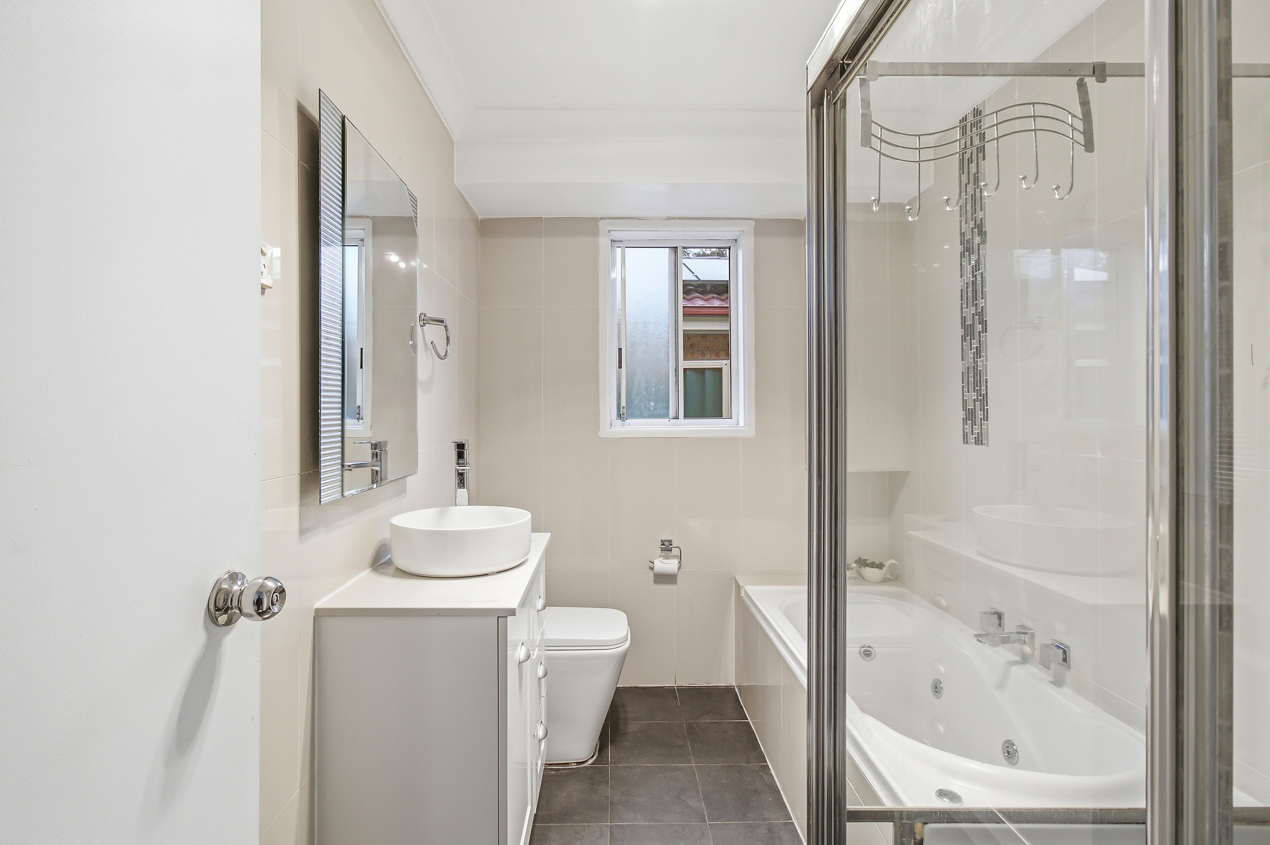 35 Seabrook Crescent — photo 10 of 12