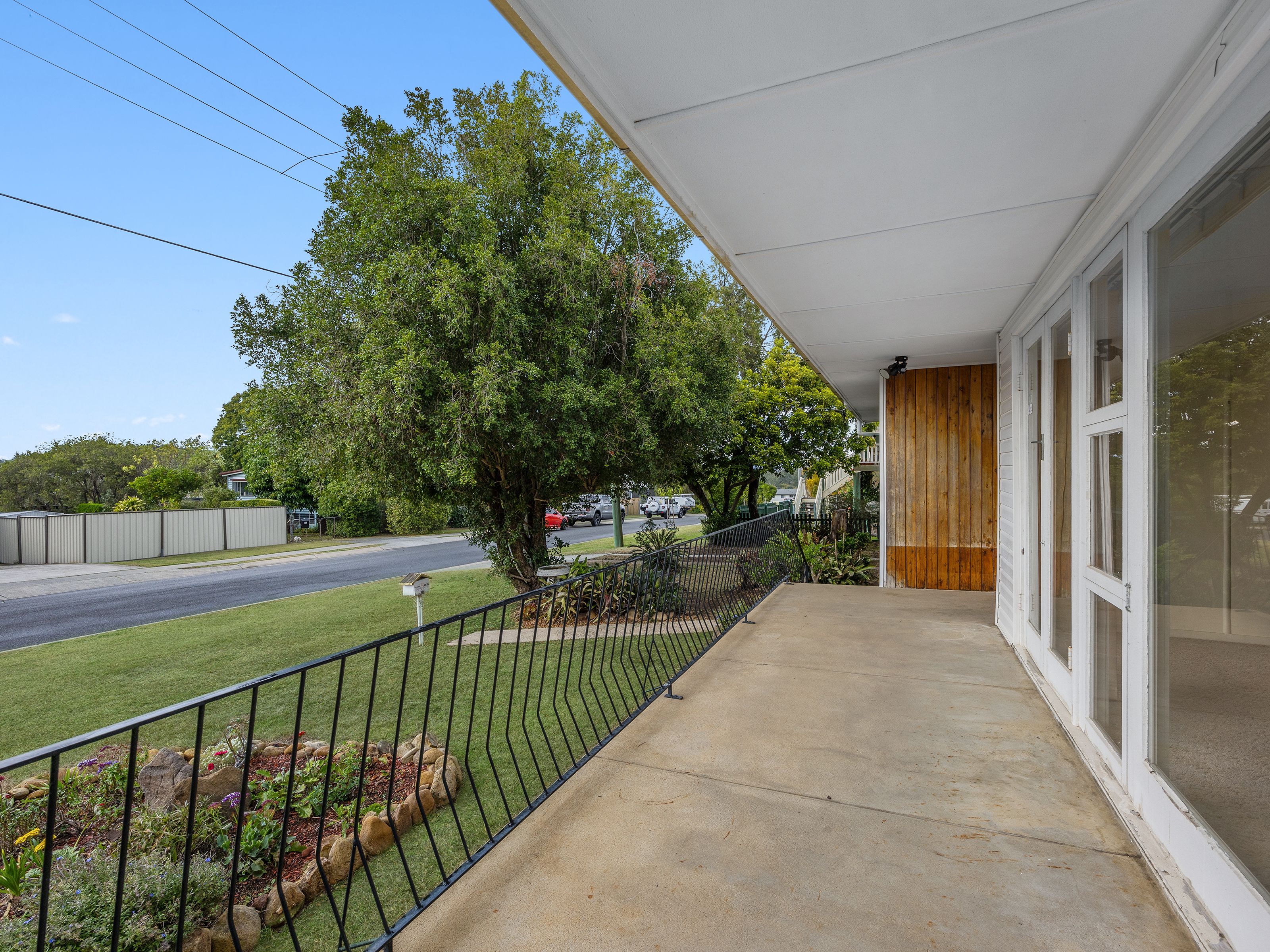 33a Thompson Street, Silkstone, QLD 4304