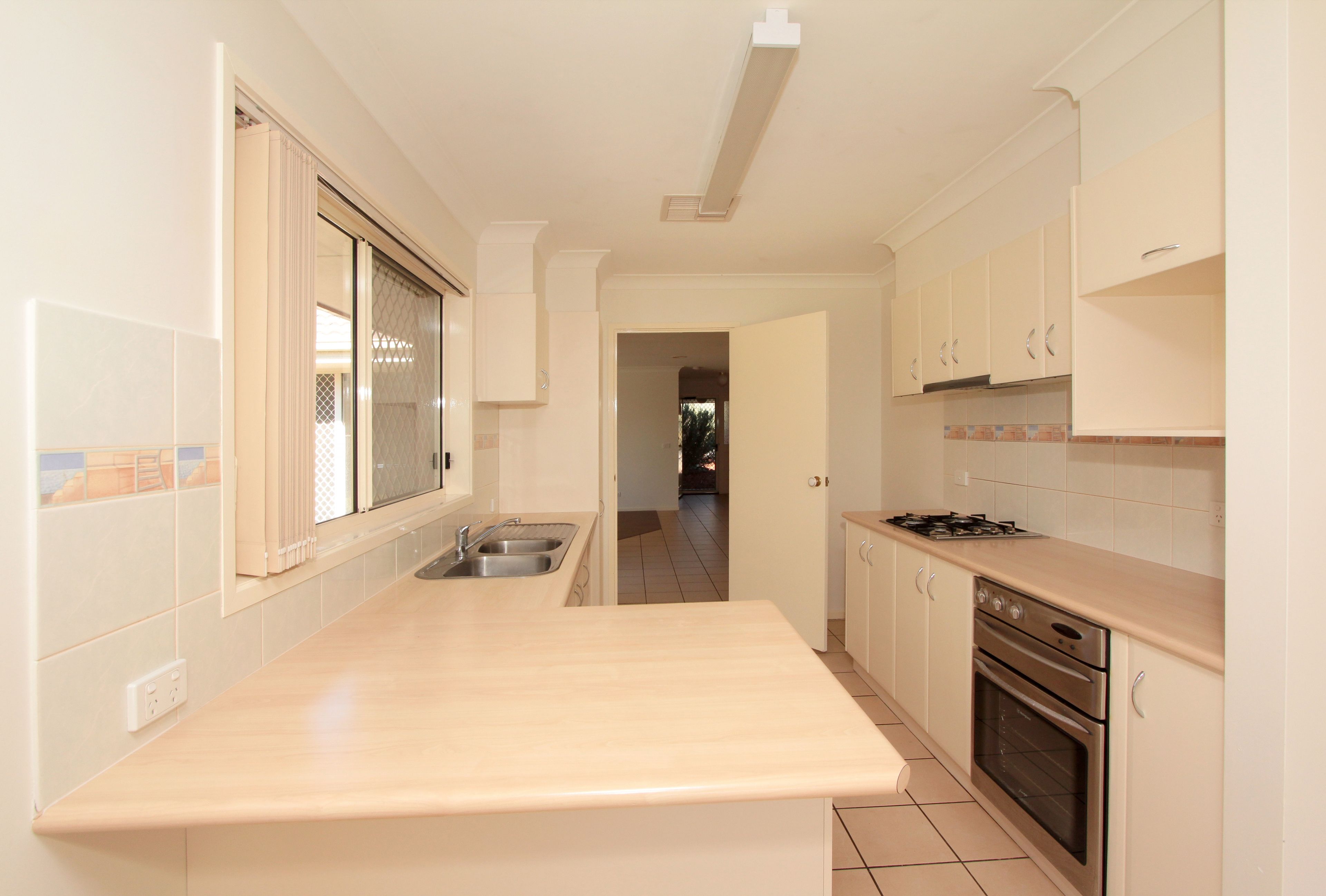 72 Paldi Crescent, Glenfield Park, NSW 2650