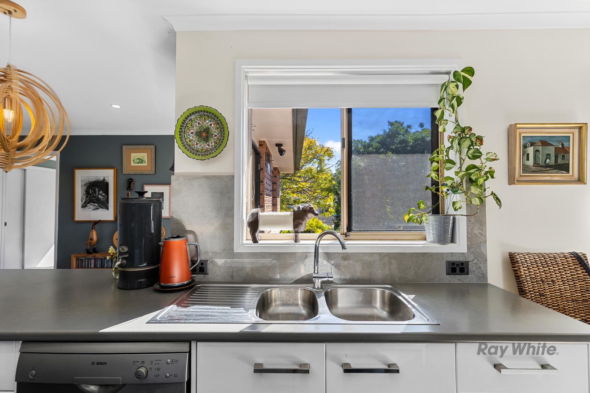 8 Wills Crescent — photo 8 of 30