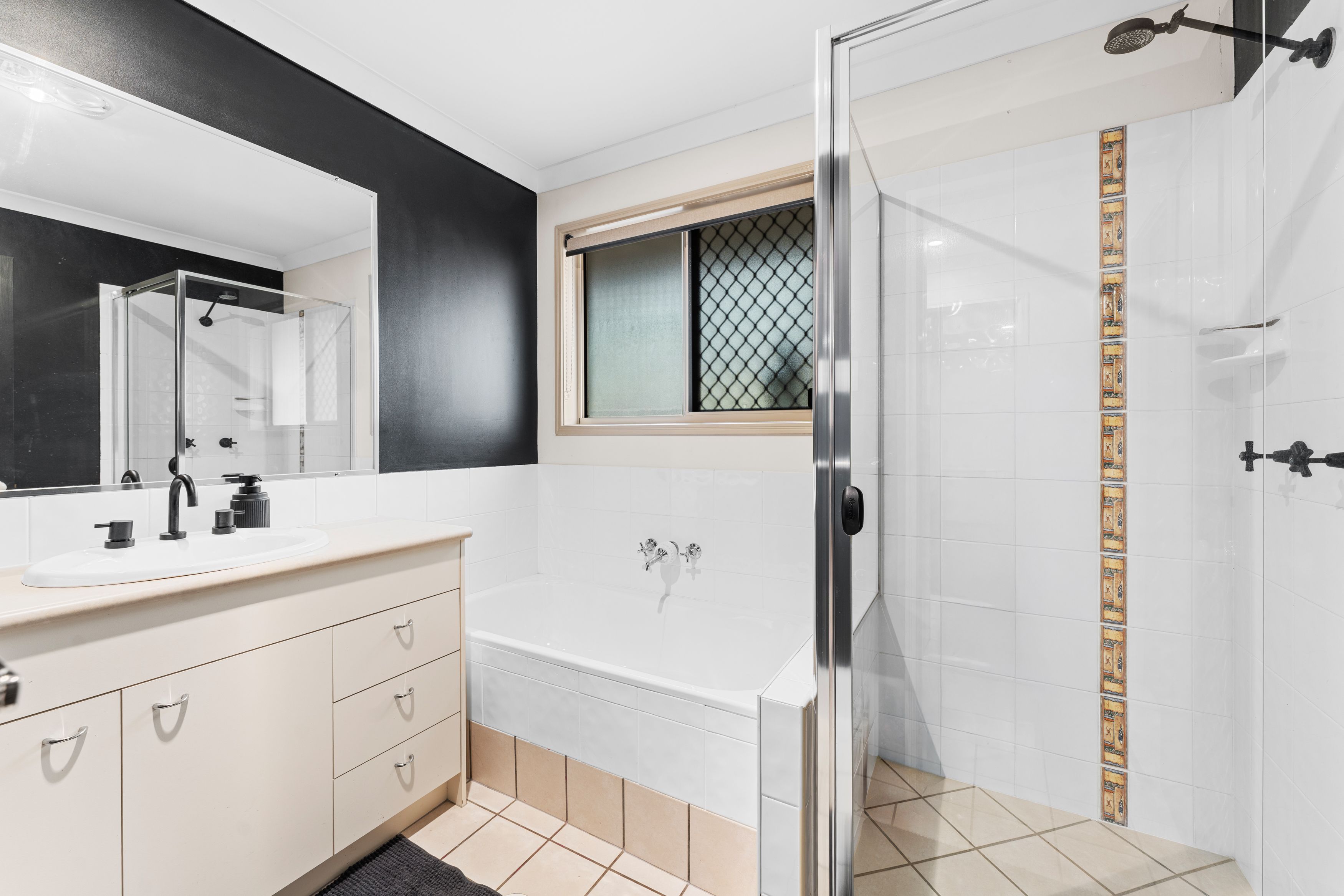 7 Greenway Place — photo 12 of 16