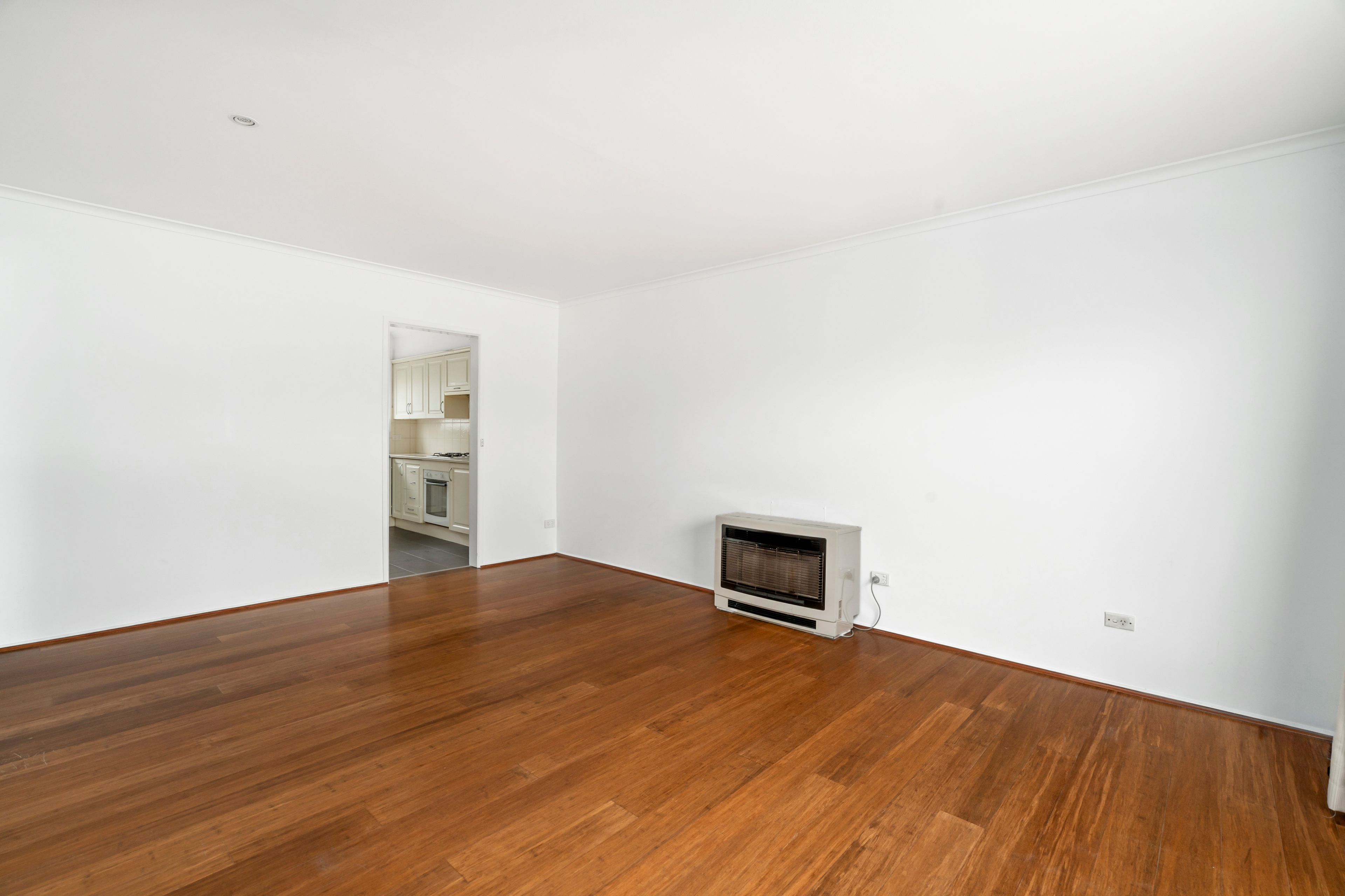 8/138 Centre Dandenong Road — photo 3 of 8