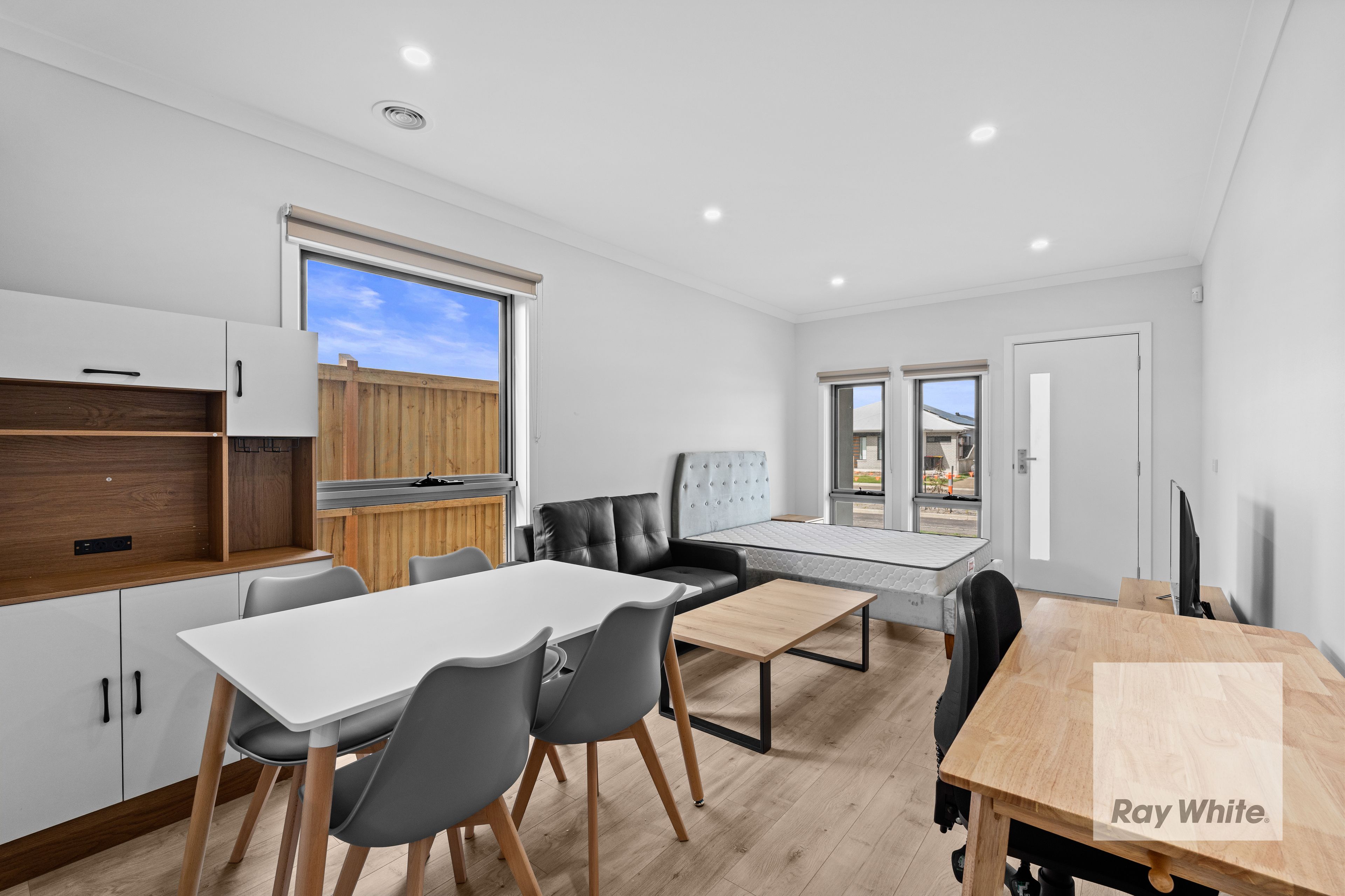 95 Whiteside Street — photo 9 of 12