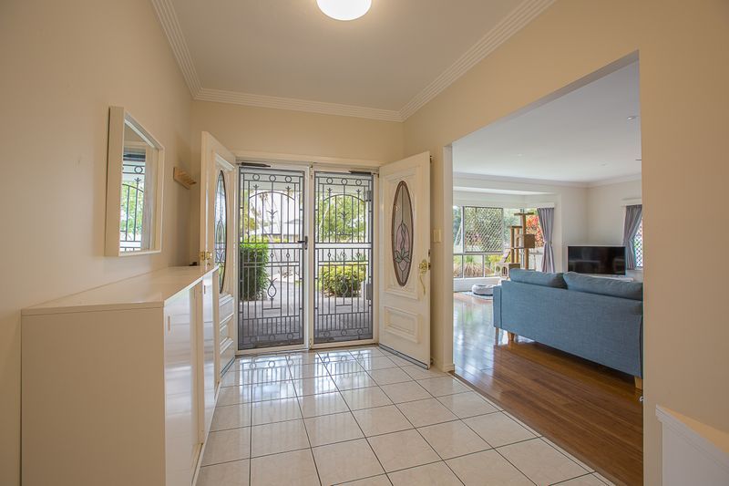 6 KILBRECK, Benowa, QLD 4217