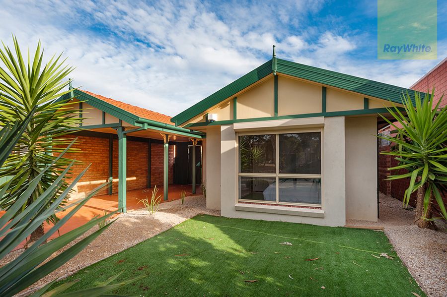 8 Connell Walk, Roxburgh Park, VIC 3064