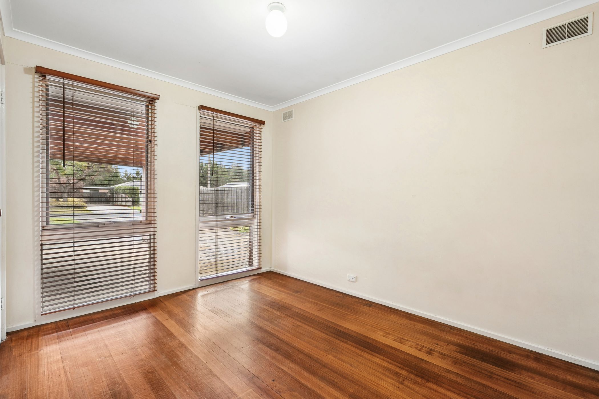 1/70 Smeaton Close — photo 6 of 11