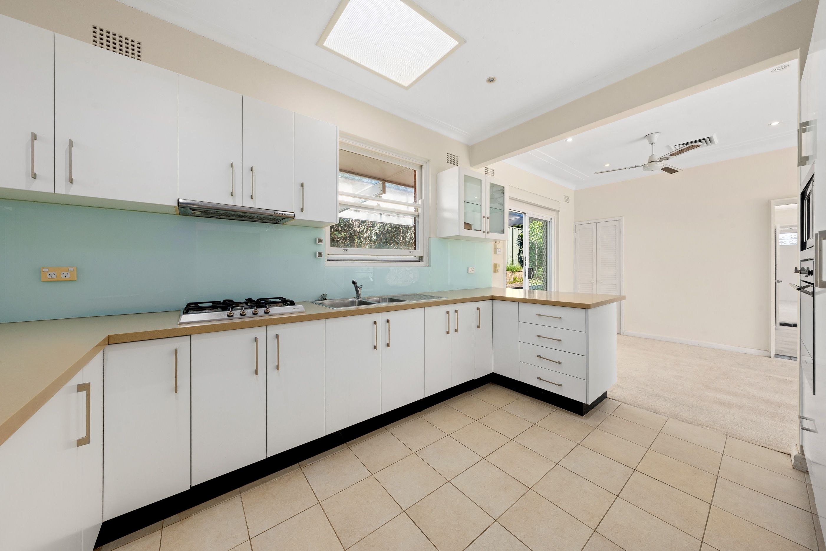24 Warrowa Avenue — photo 4 of 14