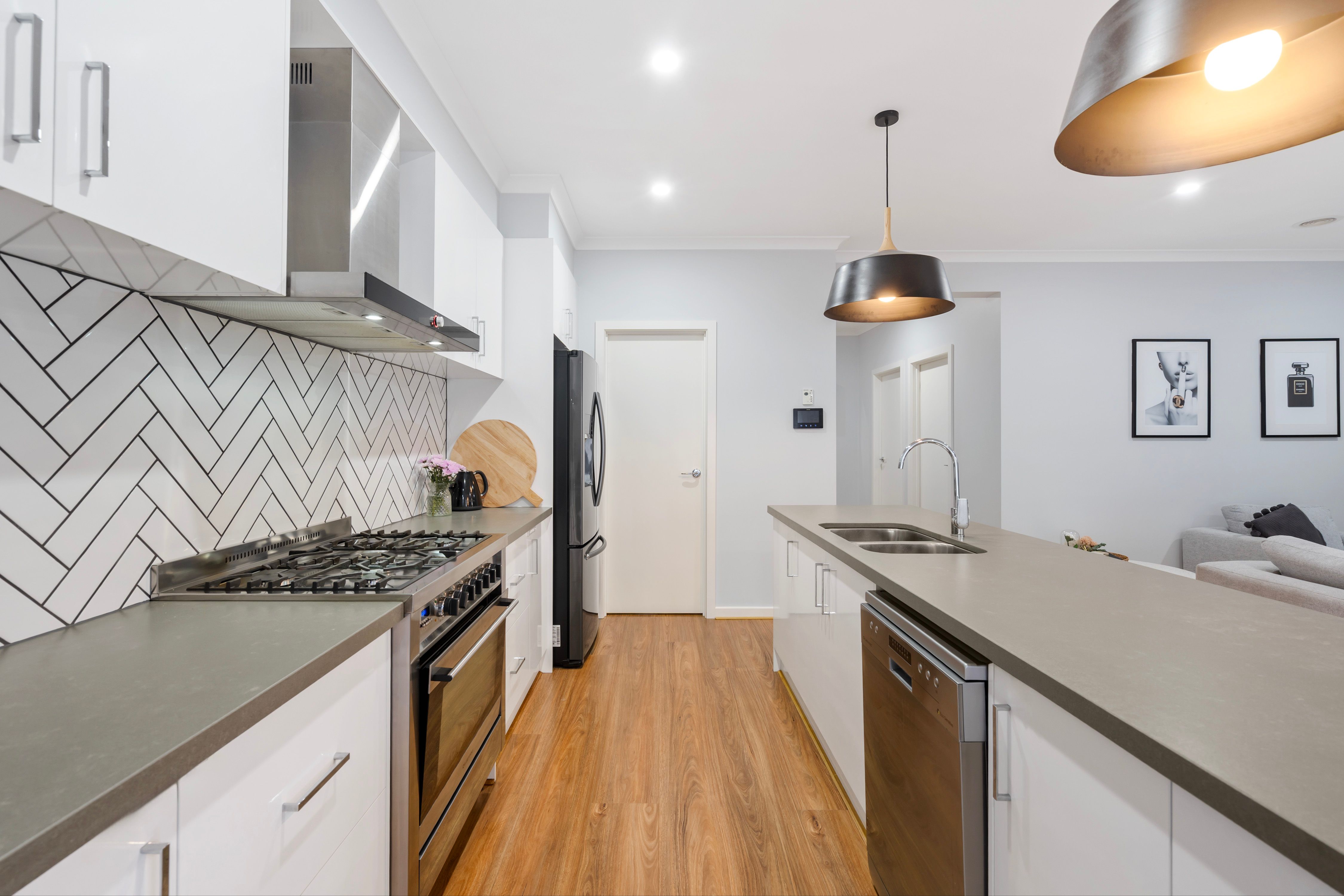 13 Longacre Avenue — photo 3 of 20