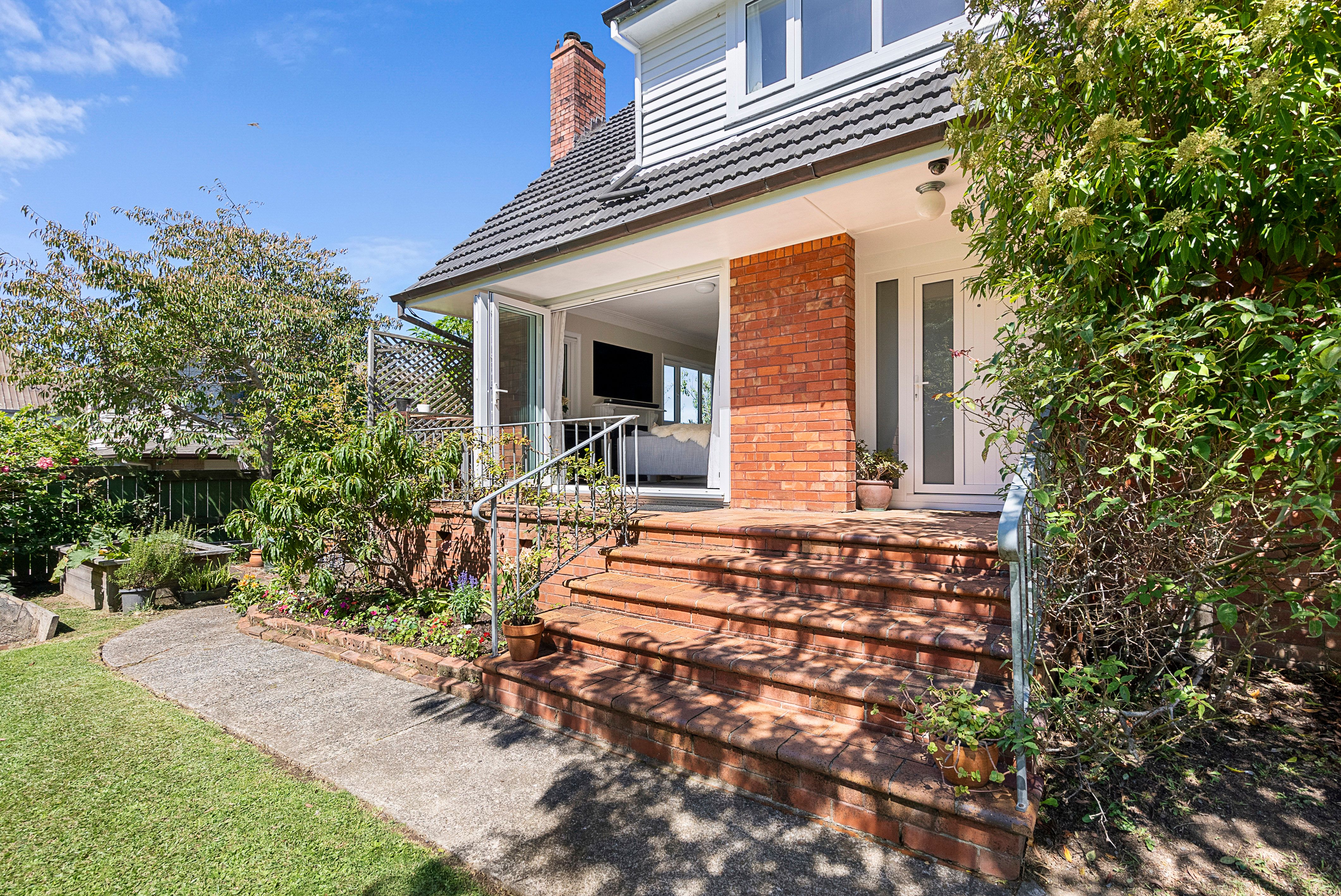 53 Paparoa Road, Cockle Bay, Manukau City 2014 House for Sale Ray