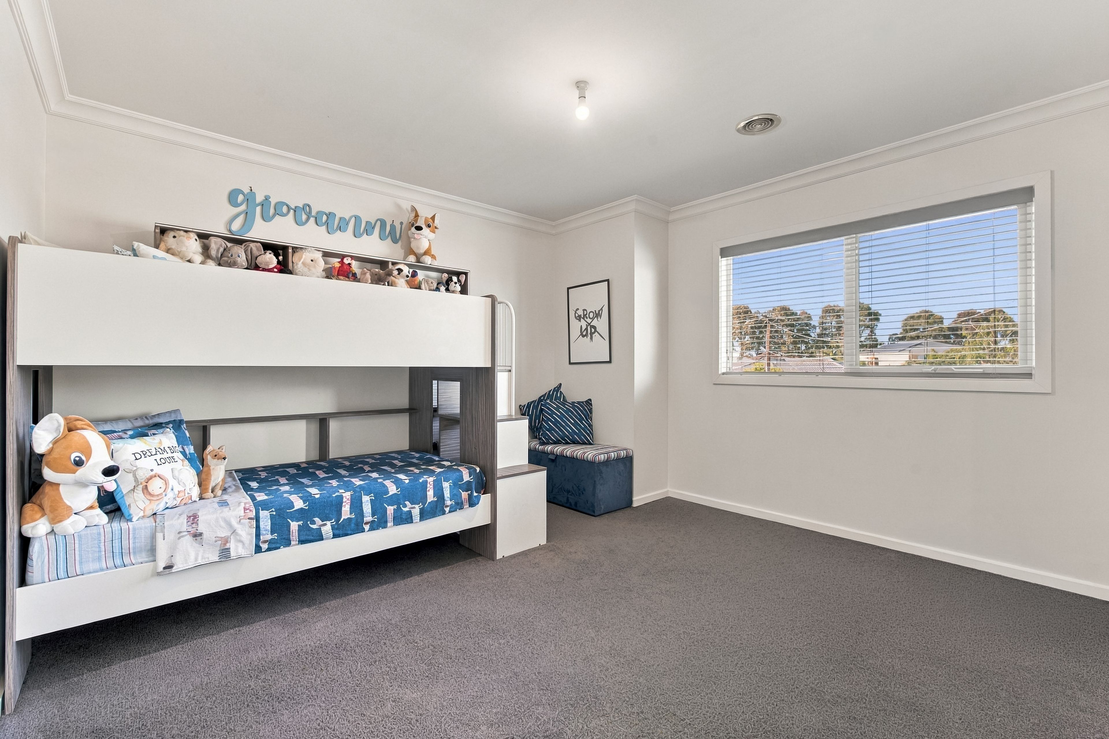 1/6 Merrilands Road — photo 8 of 12