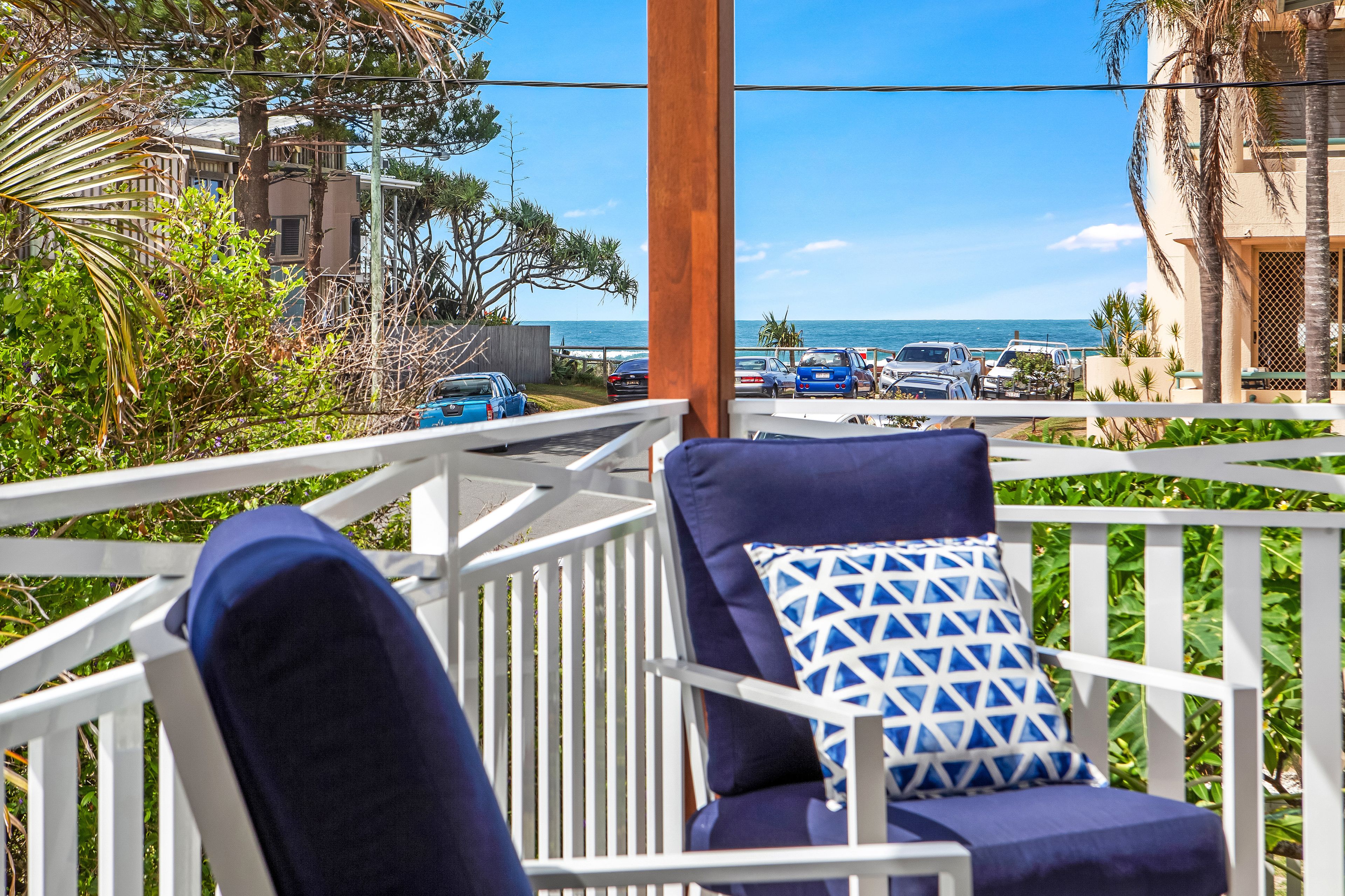 8 Fourth Avenue, Palm Beach QLD 4221