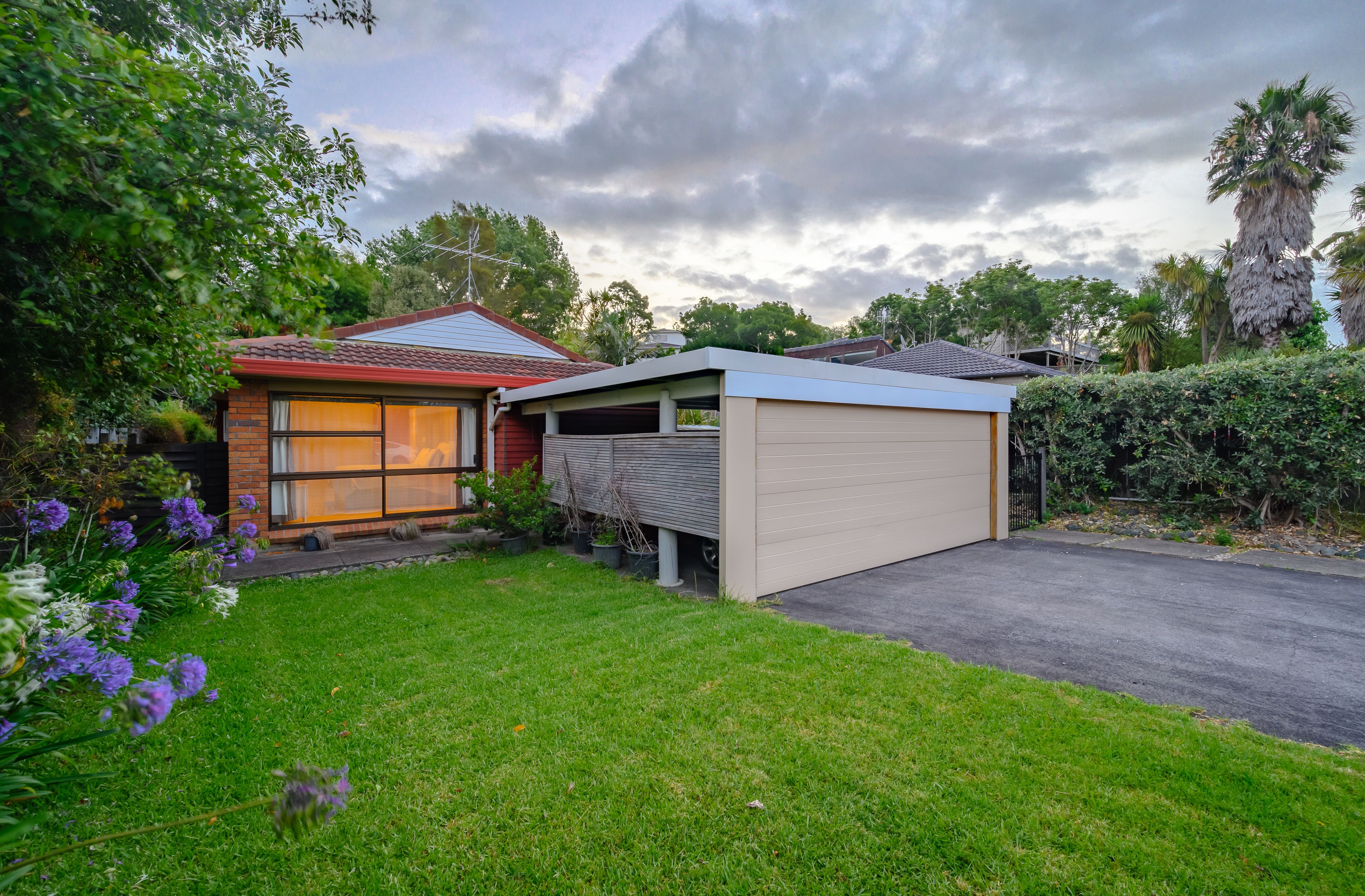 28 Charles Dickens Drive, Mellons Bay, Manukau City