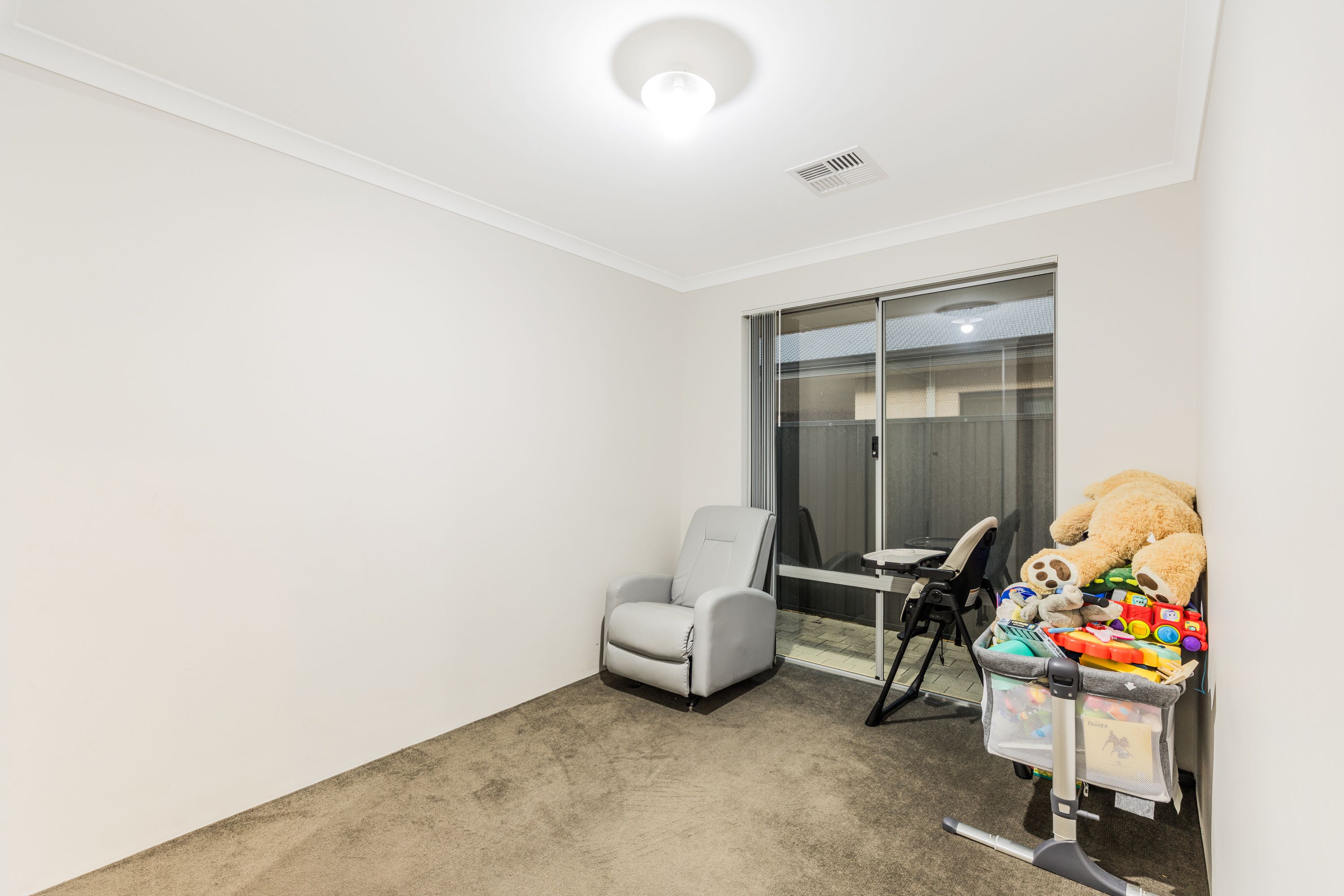57 Shepparton Boulevard — photo 14 of 22