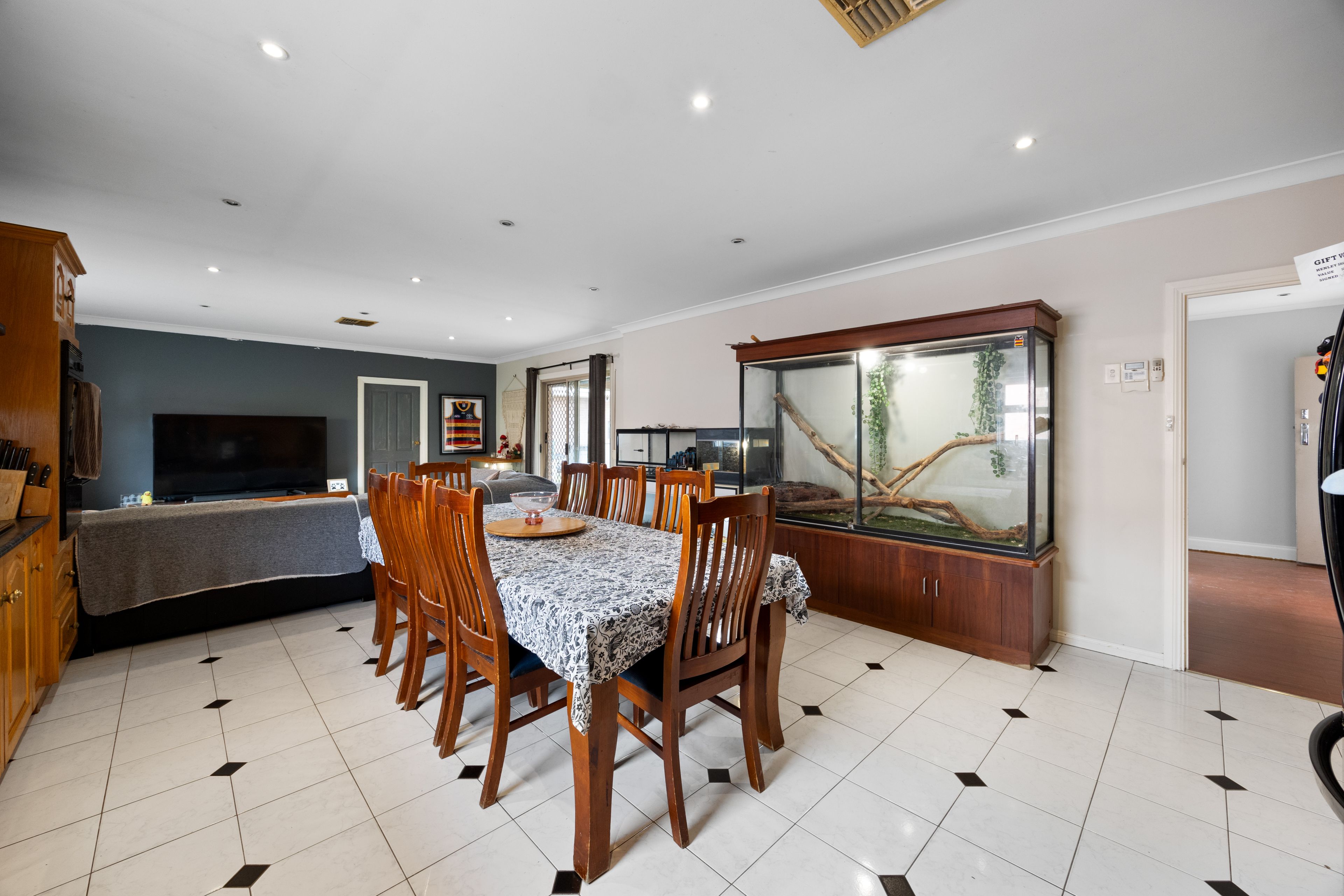35 Mitton Avenue — photo 6 of 19