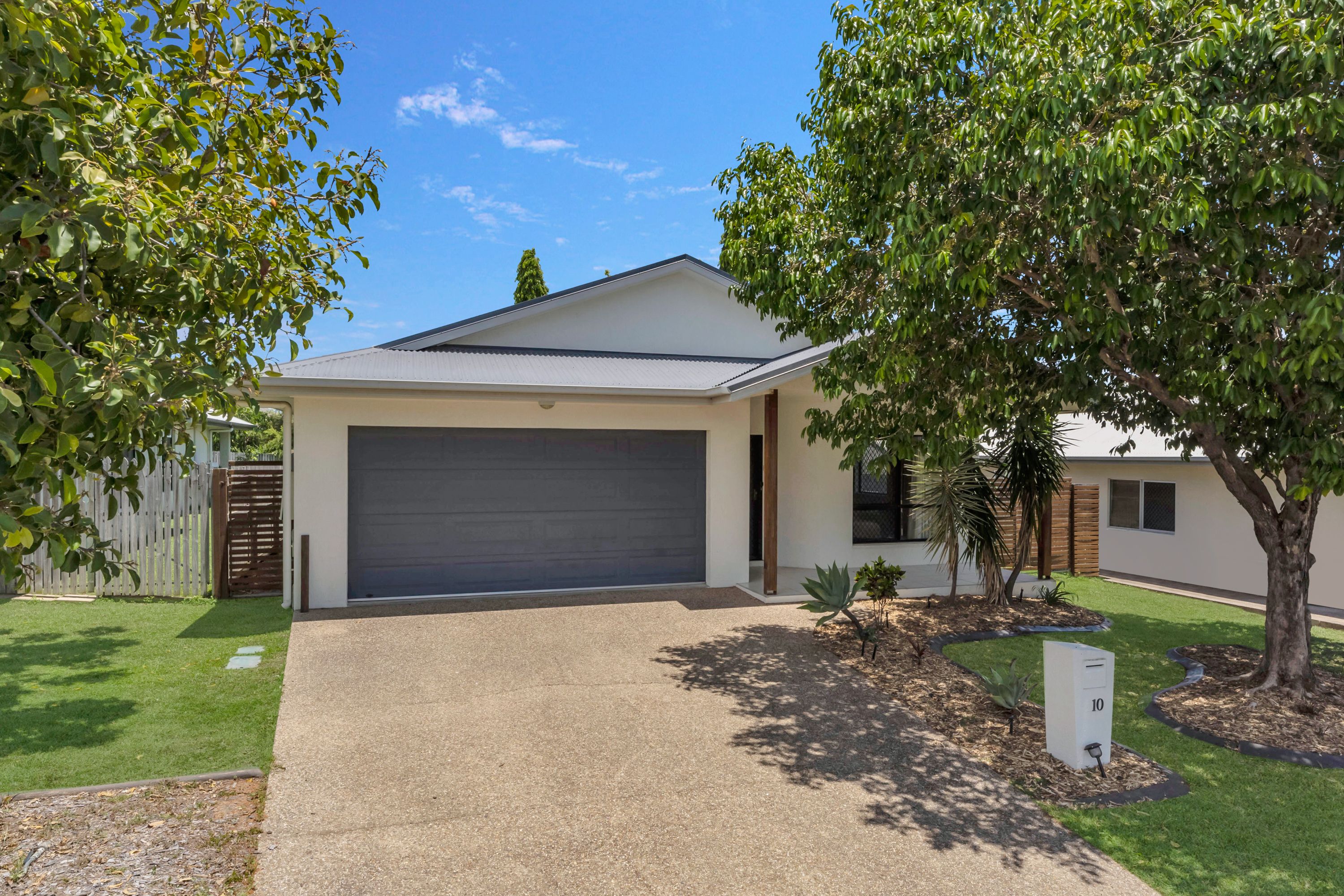 10 Tahlia Circuit, Mount Louisa QLD 4814