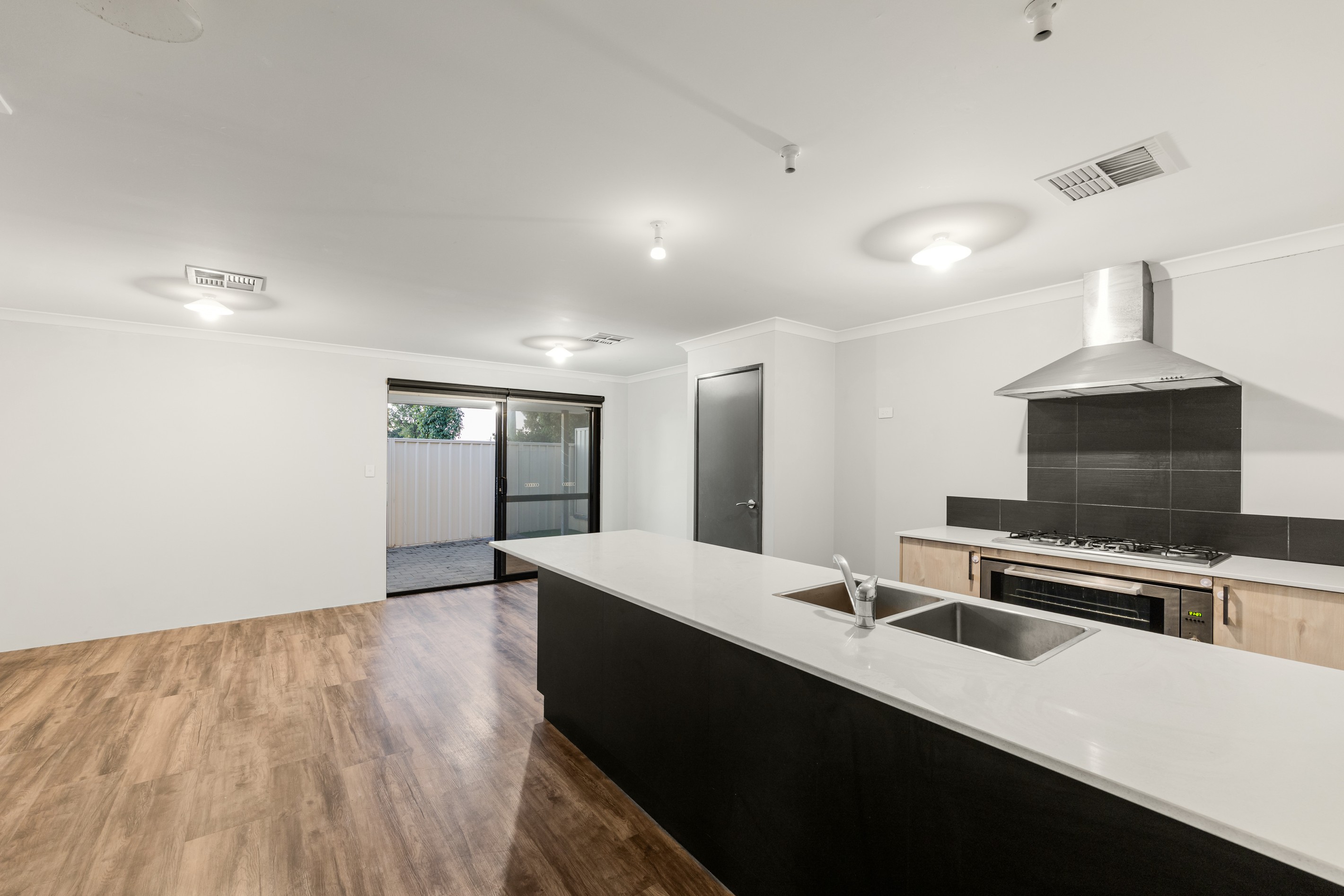 14/297 Railway Avenue, Armadale, WA 6112