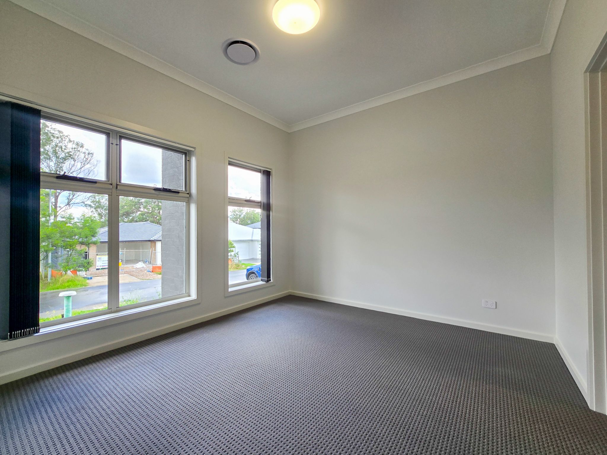 16 Mallee Crescent — photo 2 of 11