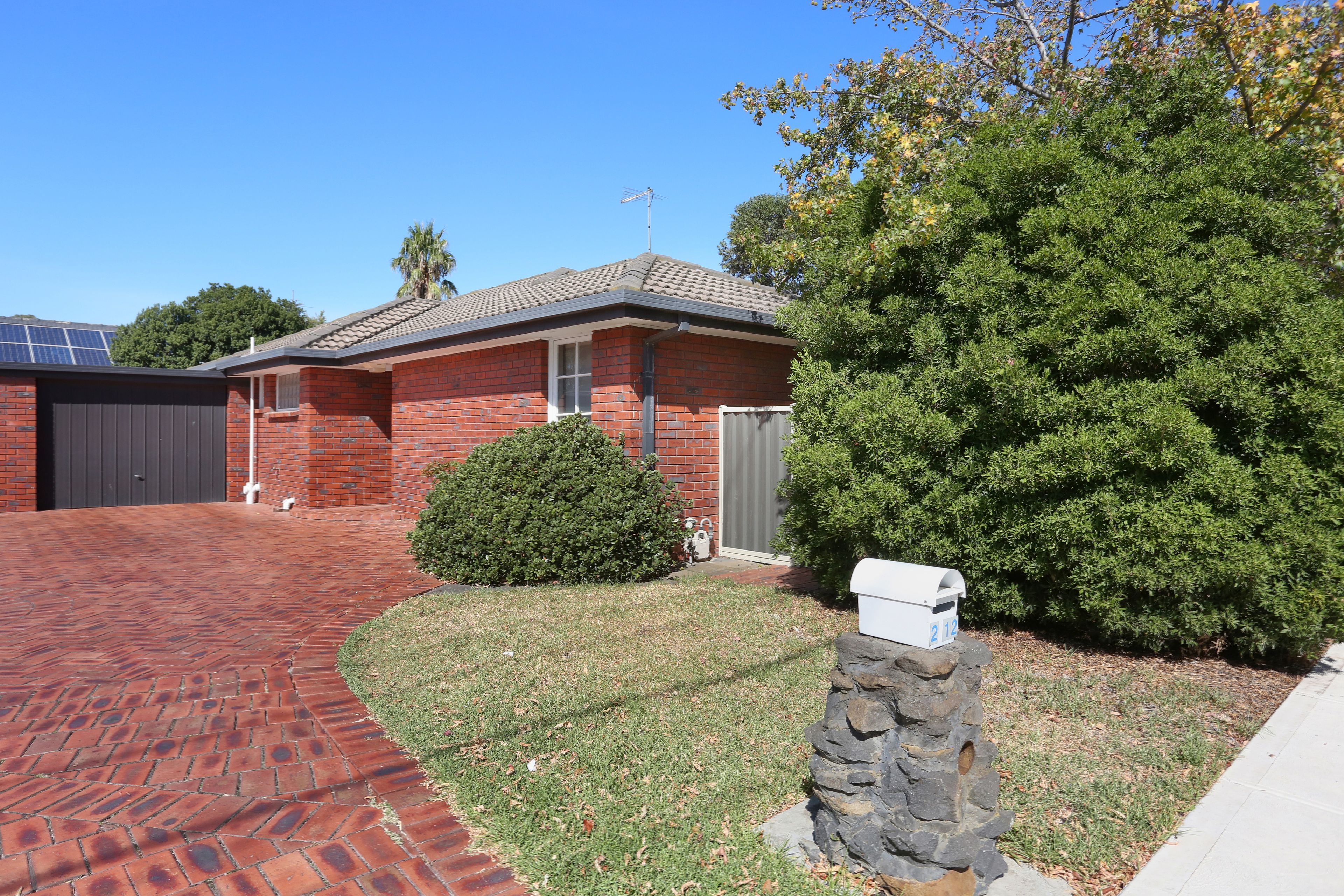 2/12 Wheatsheaf Road, Glenroy, VIC 3046