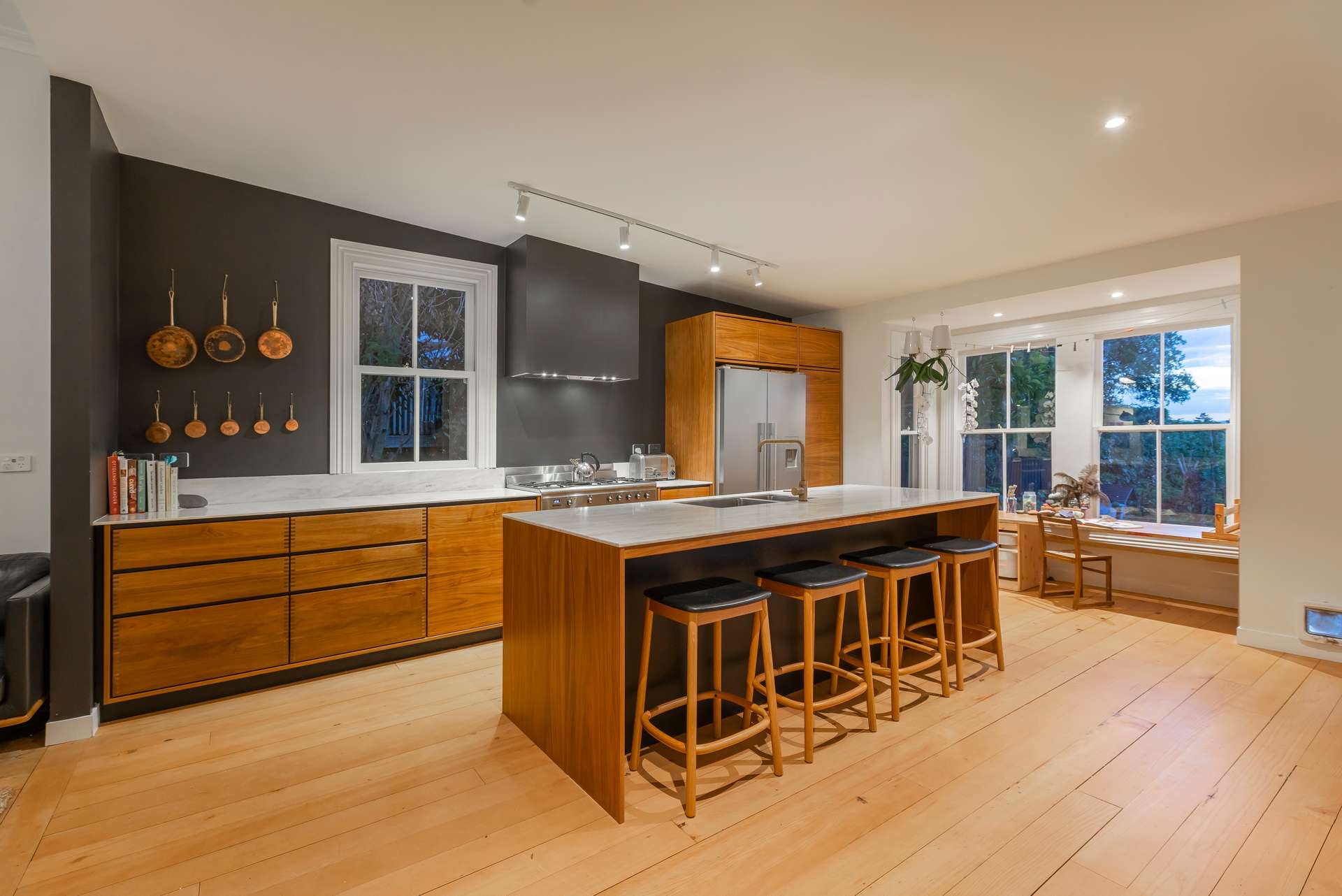 2 Kingsland Avenue photo 4