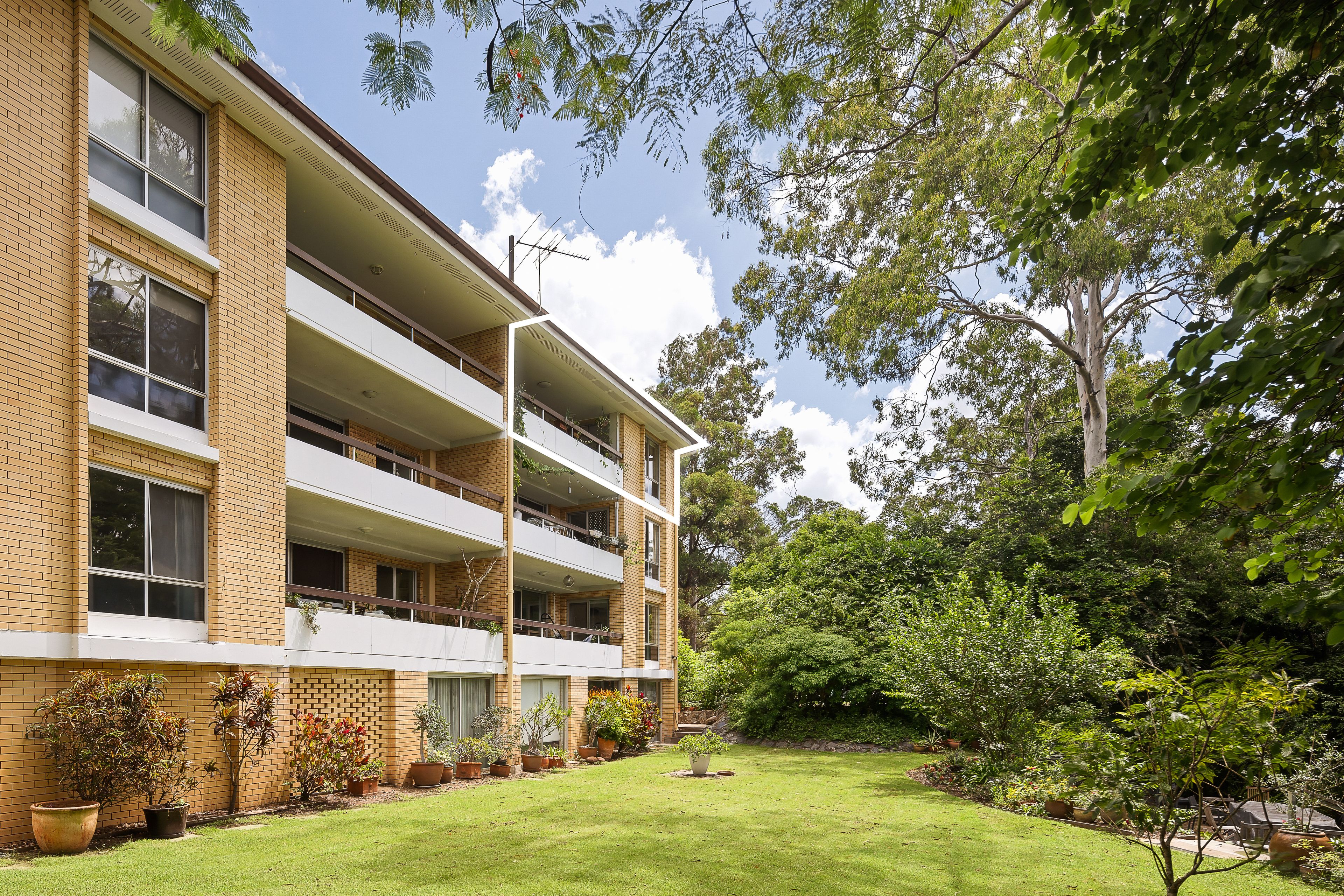 18/28 Laurence Street, St Lucia, QLD 4067