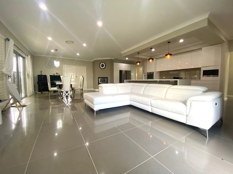 2 Asimus Circuit, Elderslie, NSW 2570