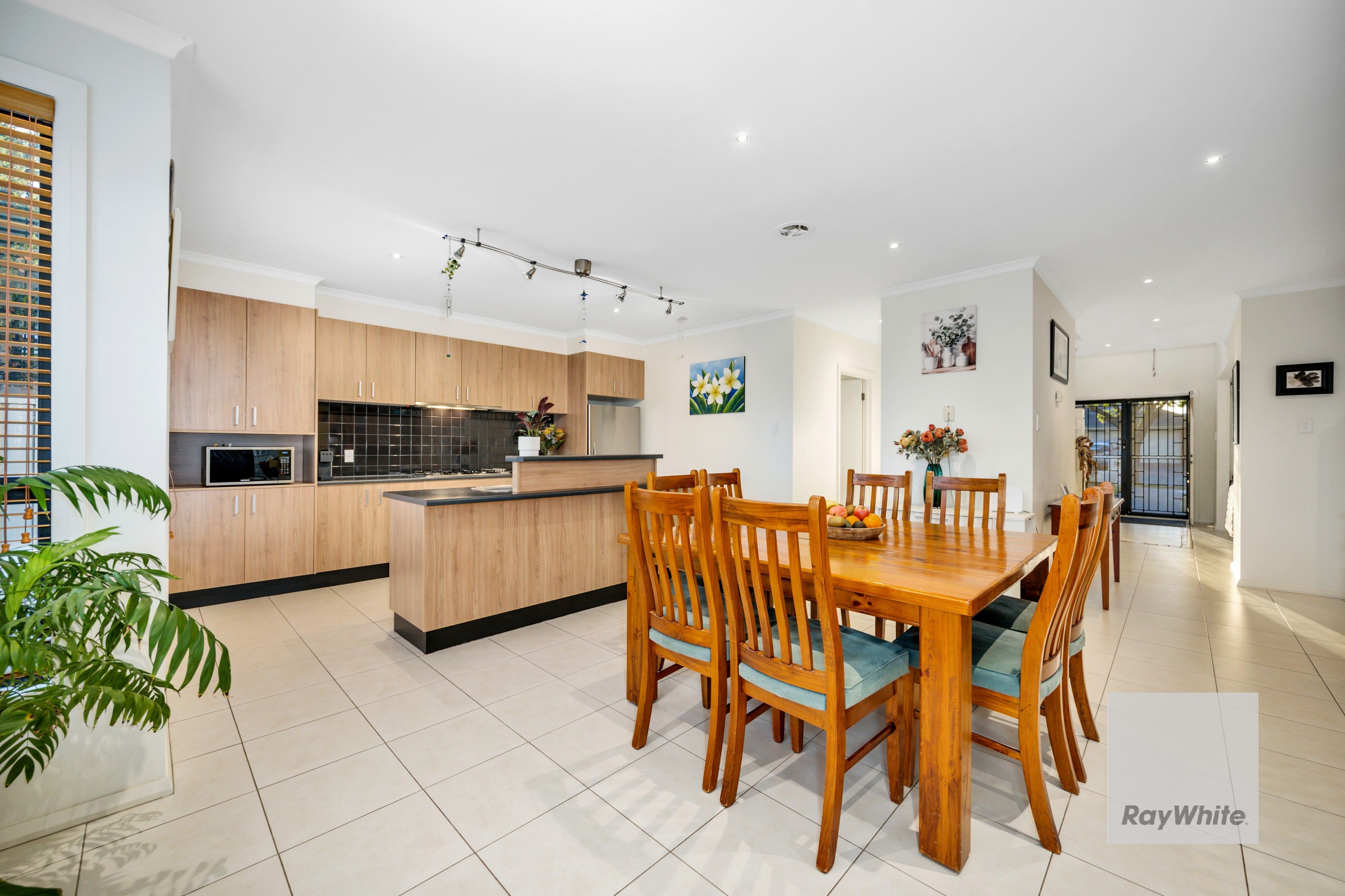 5 Burnley Grove — photo 9 of 24