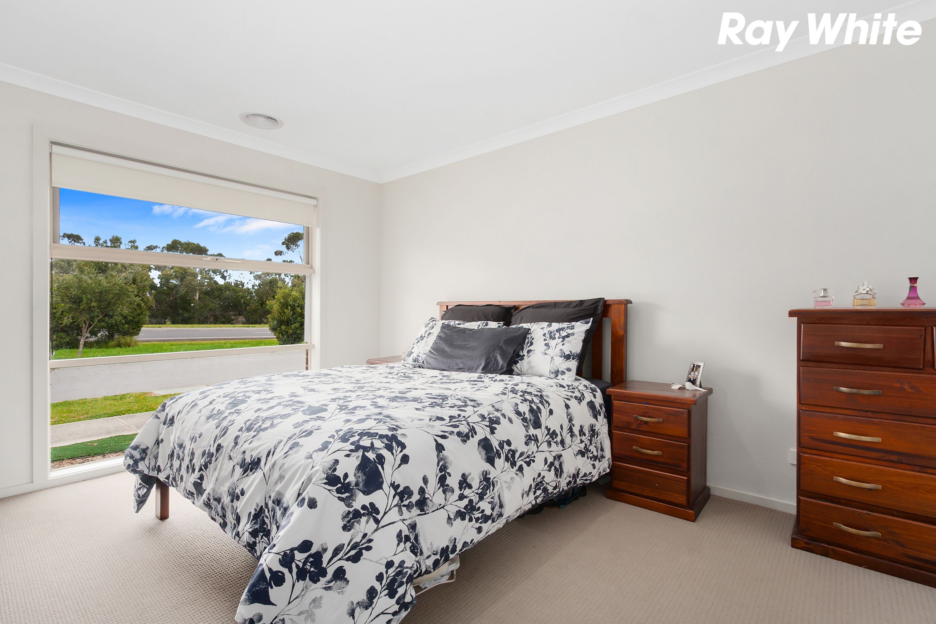 86 Fallingwater Drive, Pakenham, VIC 3810