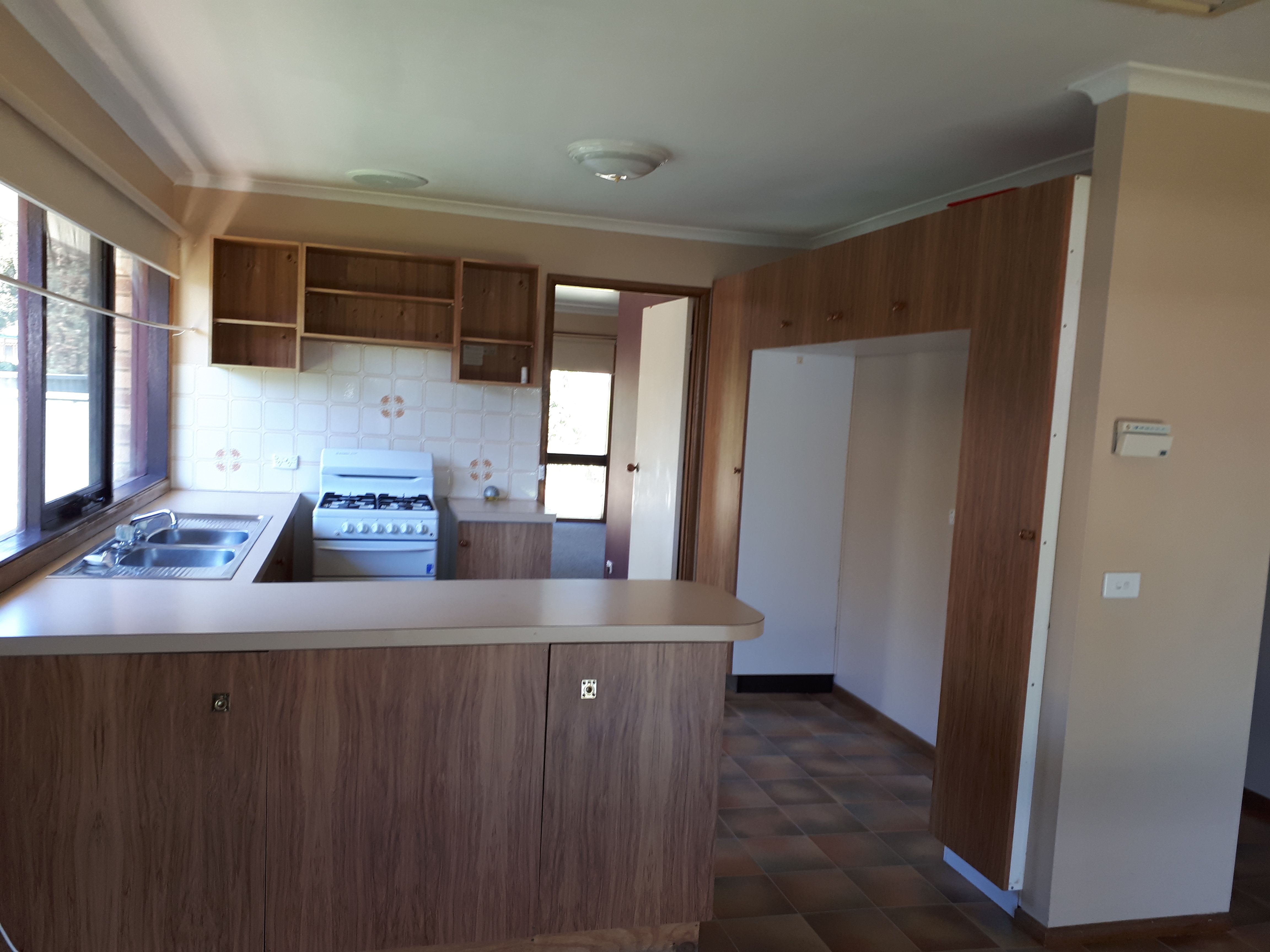 8 Lyons Crescent, FOREST HILL, NSW 2651