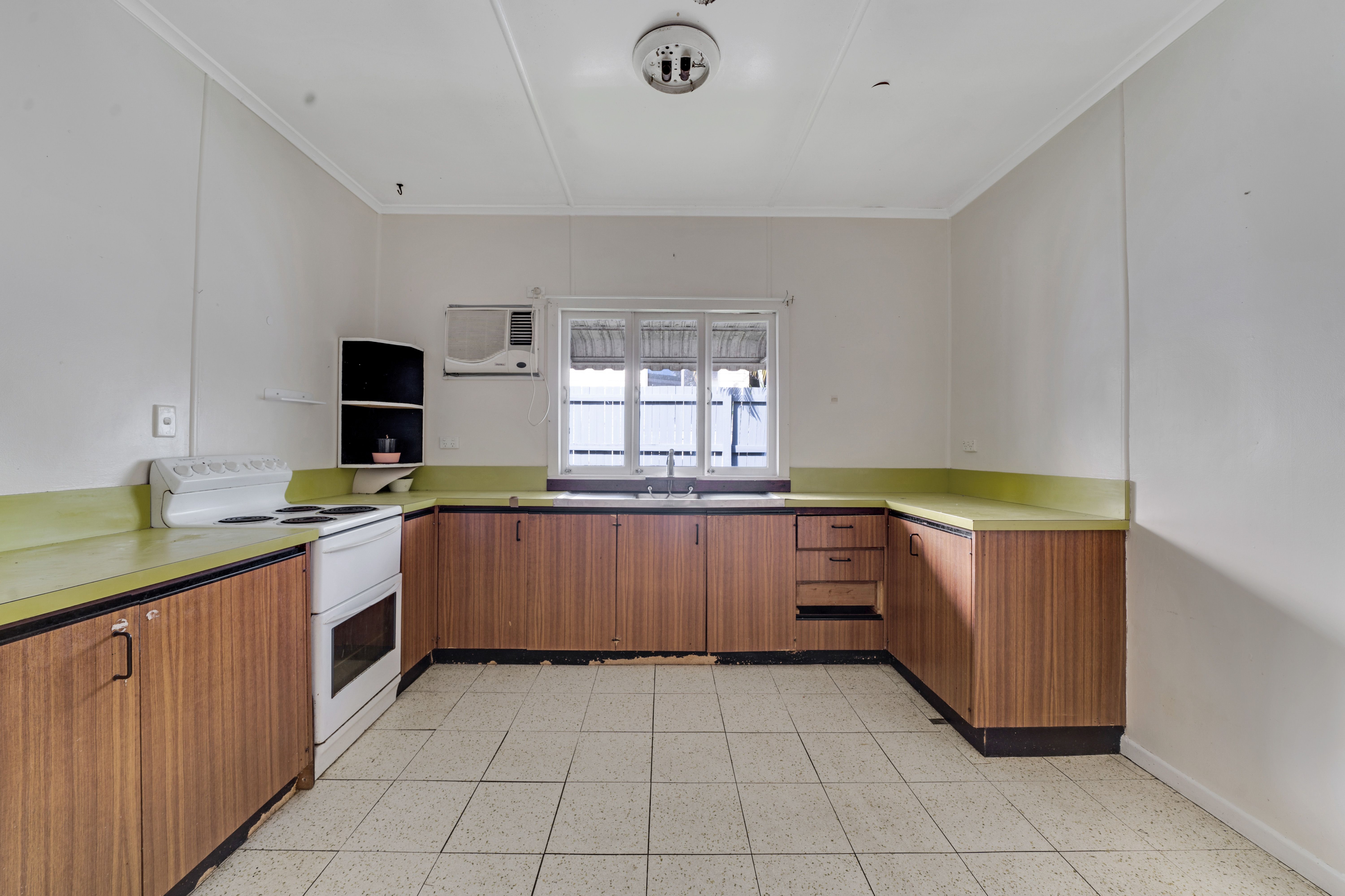 32 Lake Road, Slacks Creek, QLD 4127