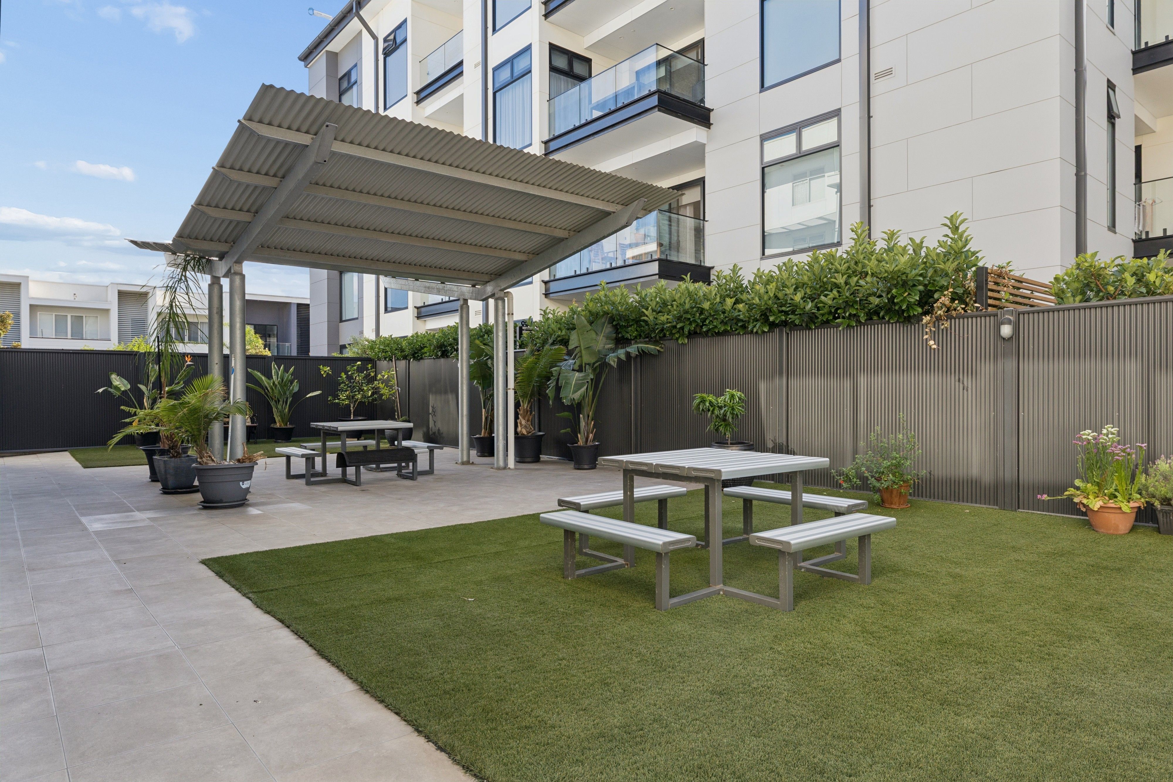 102/23 Warner Avenue — photo 15 of 18