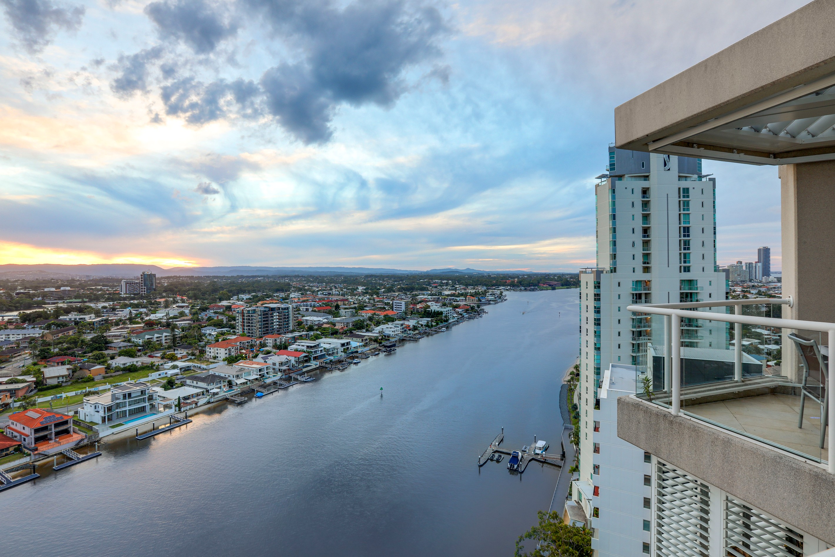 18/20 Riverview Parade 'Solitaire', Surfers Paradise, QLD 4217