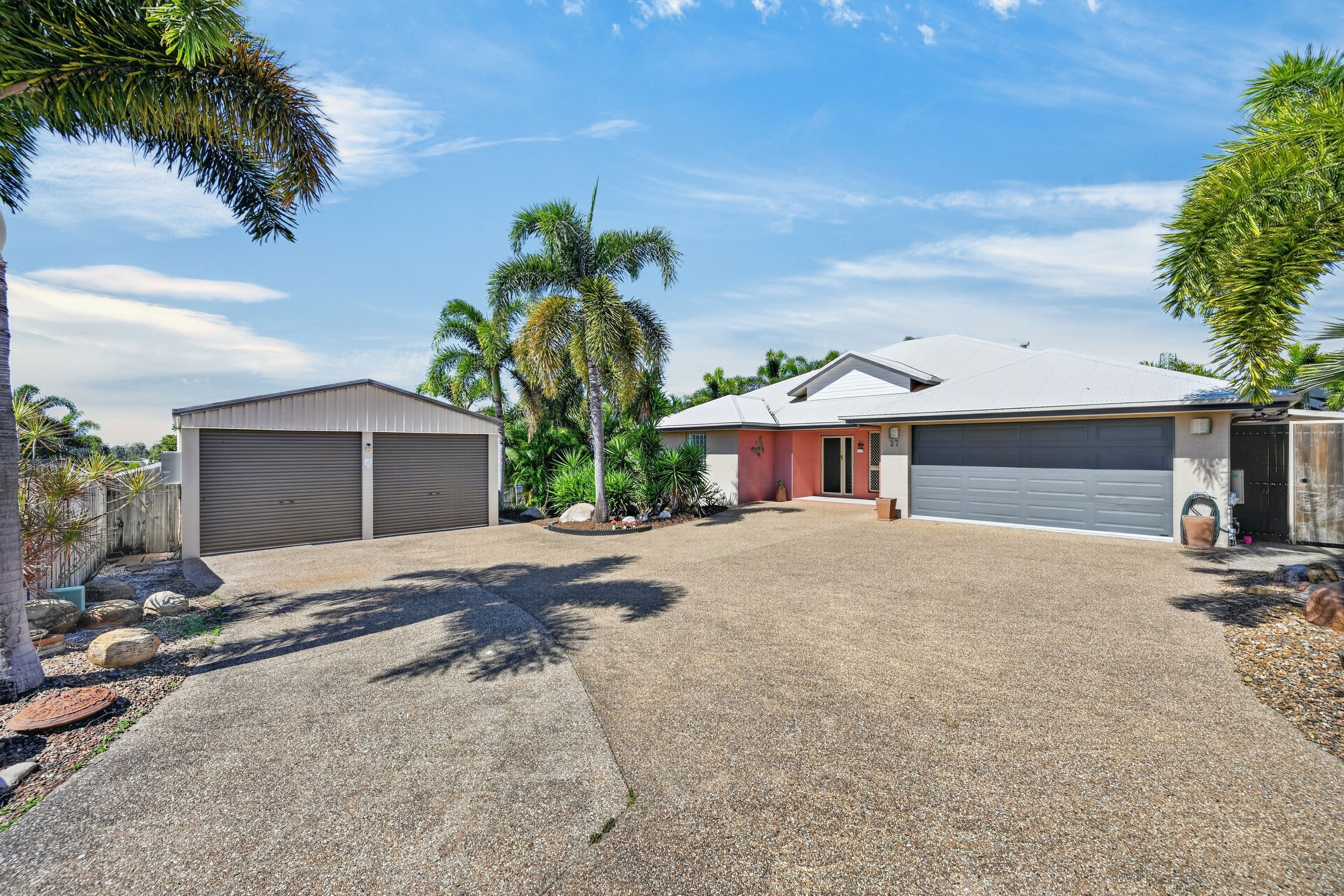 27 Shutehaven Circuit, Bushland Beach, QLD 4818