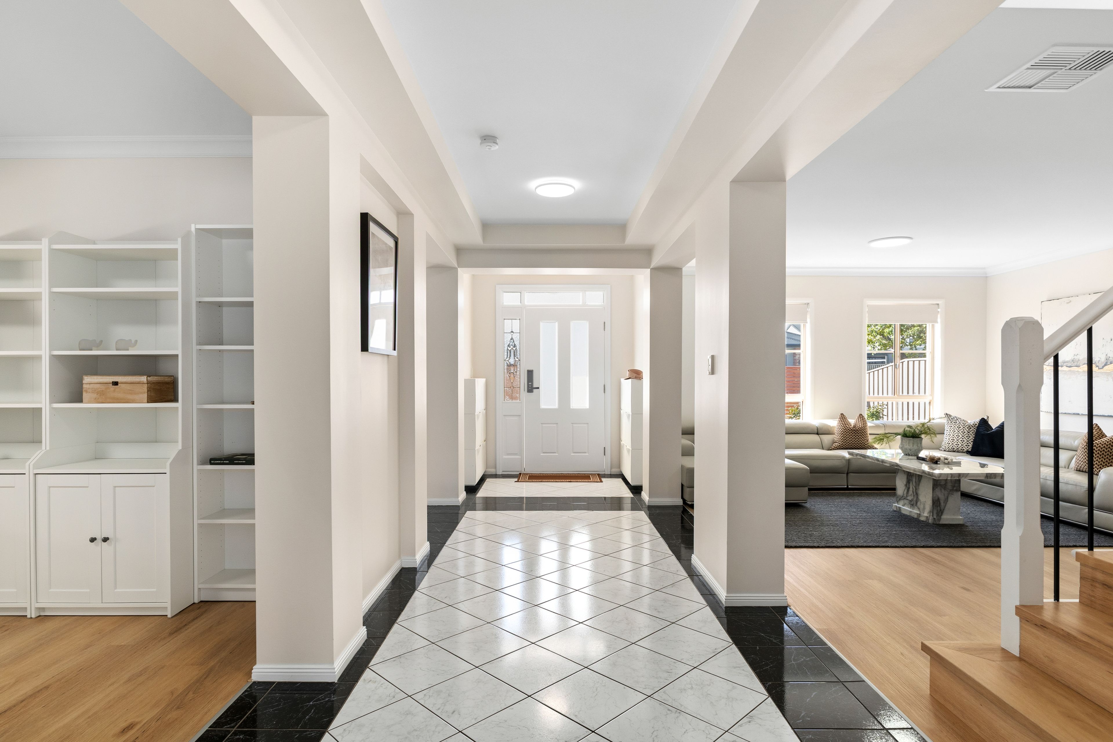 12 York Avenue East — photo 4 of 25