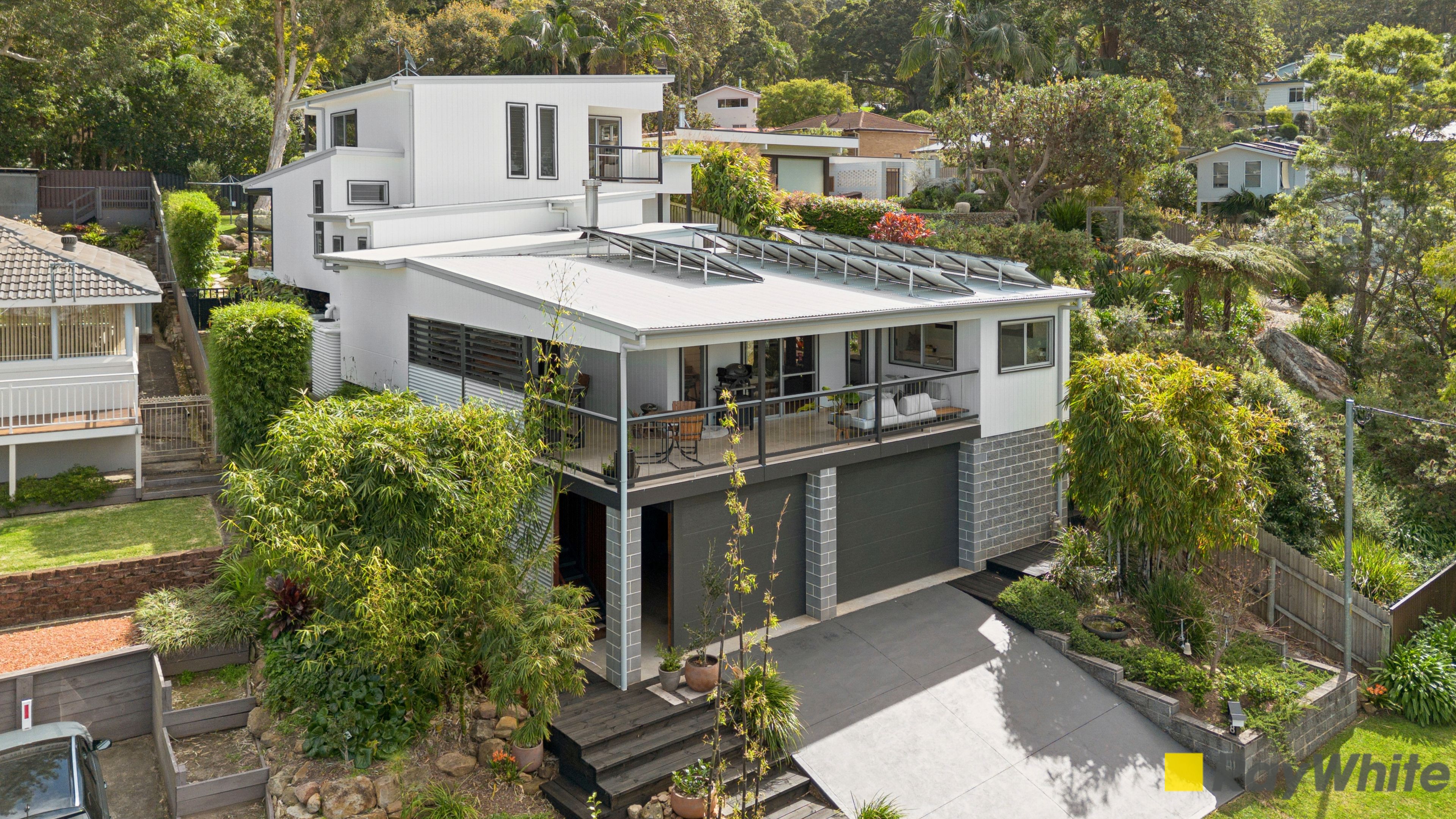 8 Treetop Glen — photo from Ray White Woonona