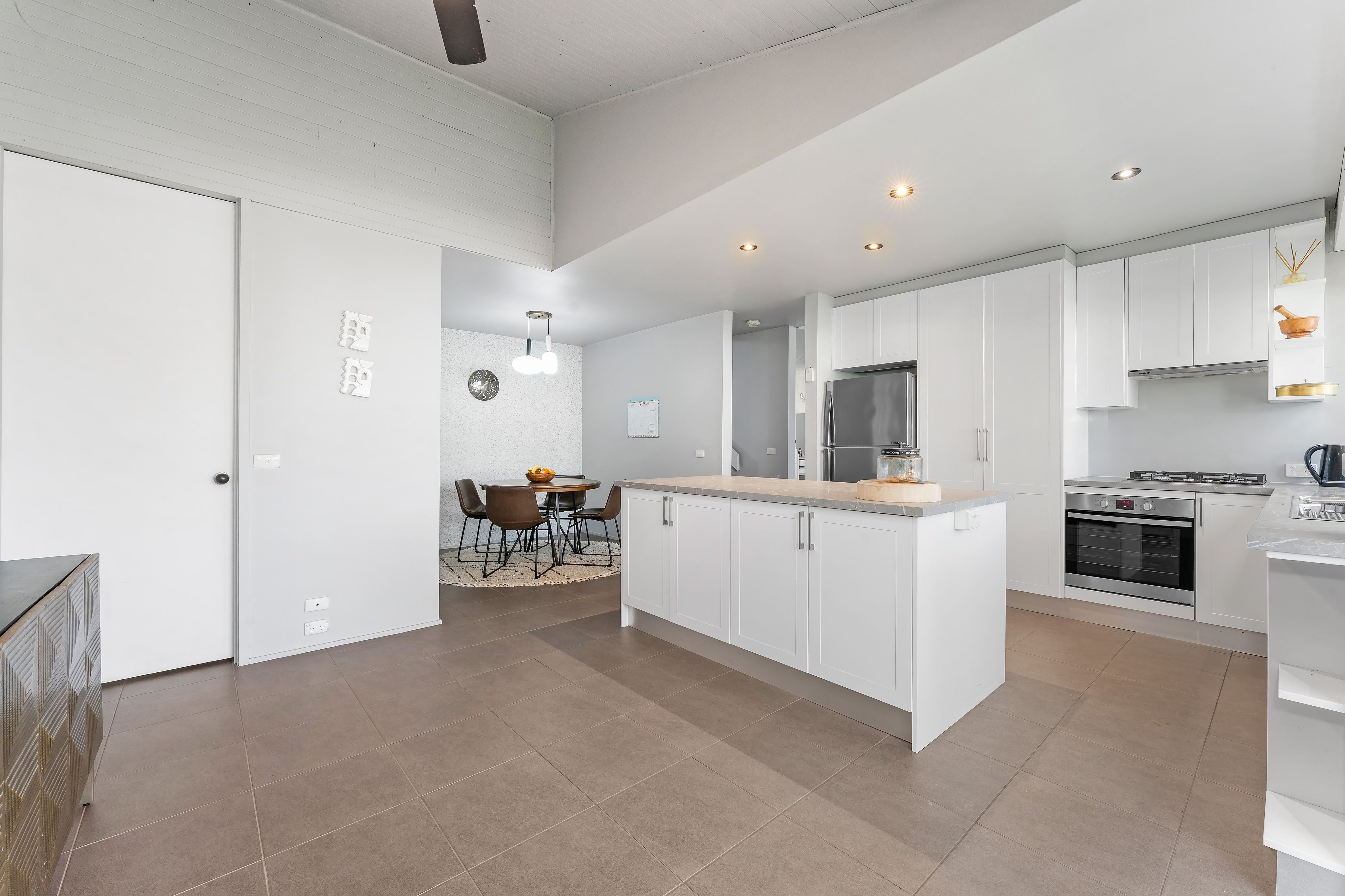 43 Yorkminster Avenue — photo 4 of 11