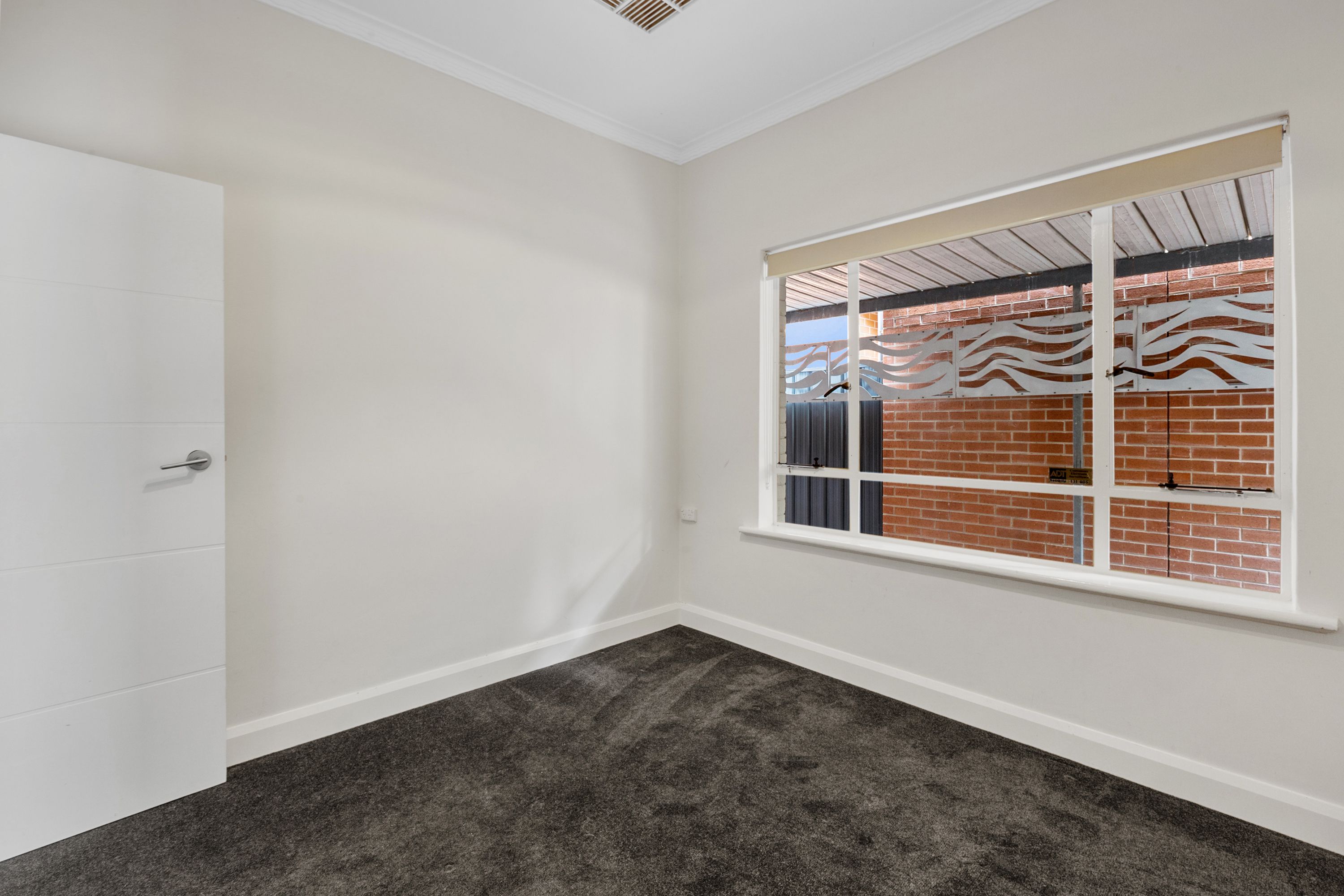 15 Glen Lossie Street — photo 9 of 10